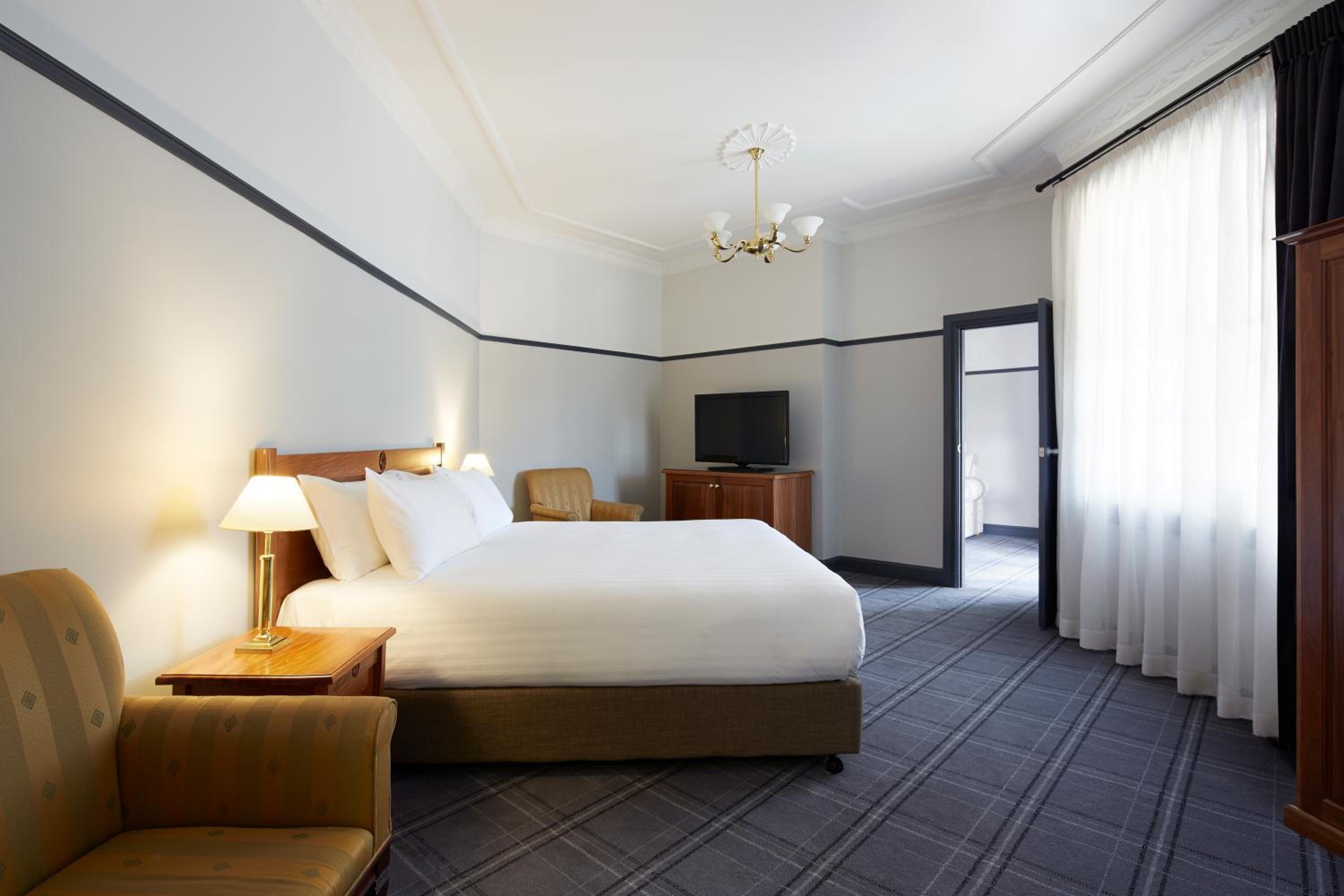 One-Bedroom Suite - Photo 1