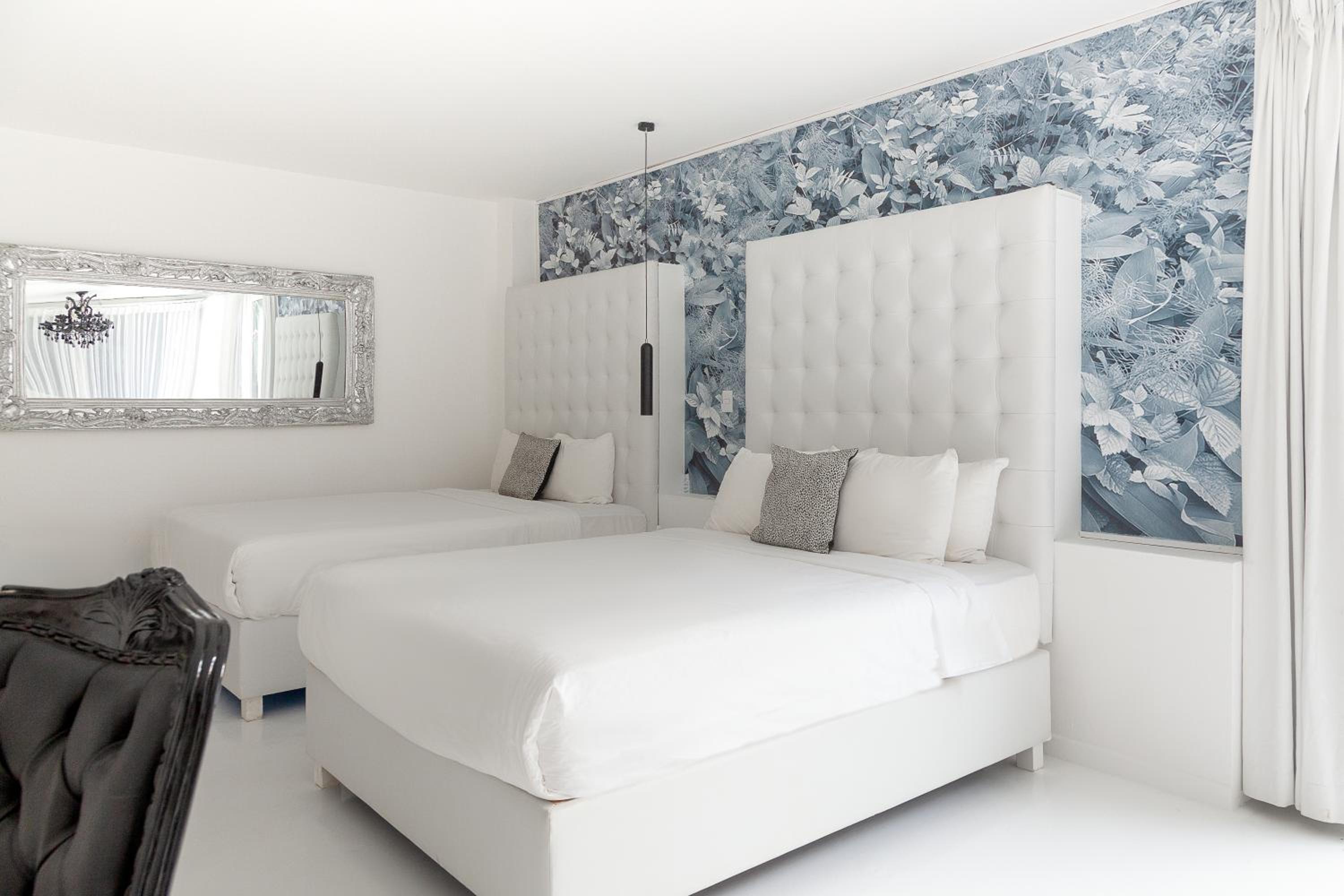 Junior Suite with Private Pool - Photo 3