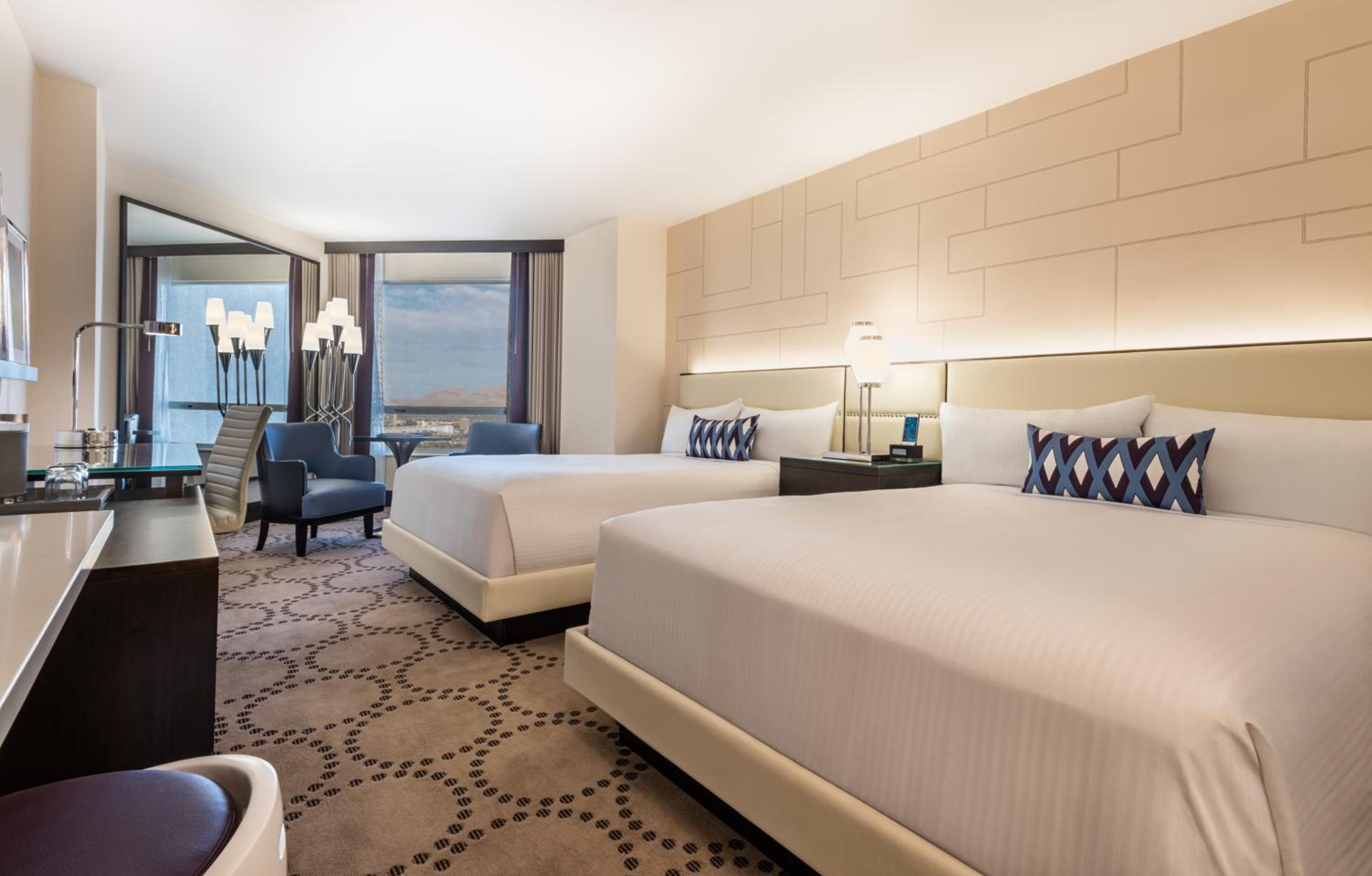 Valley Tower Deluxe Room, 2 Queen Beds, Non-Smoking, Pool View - Photo 5