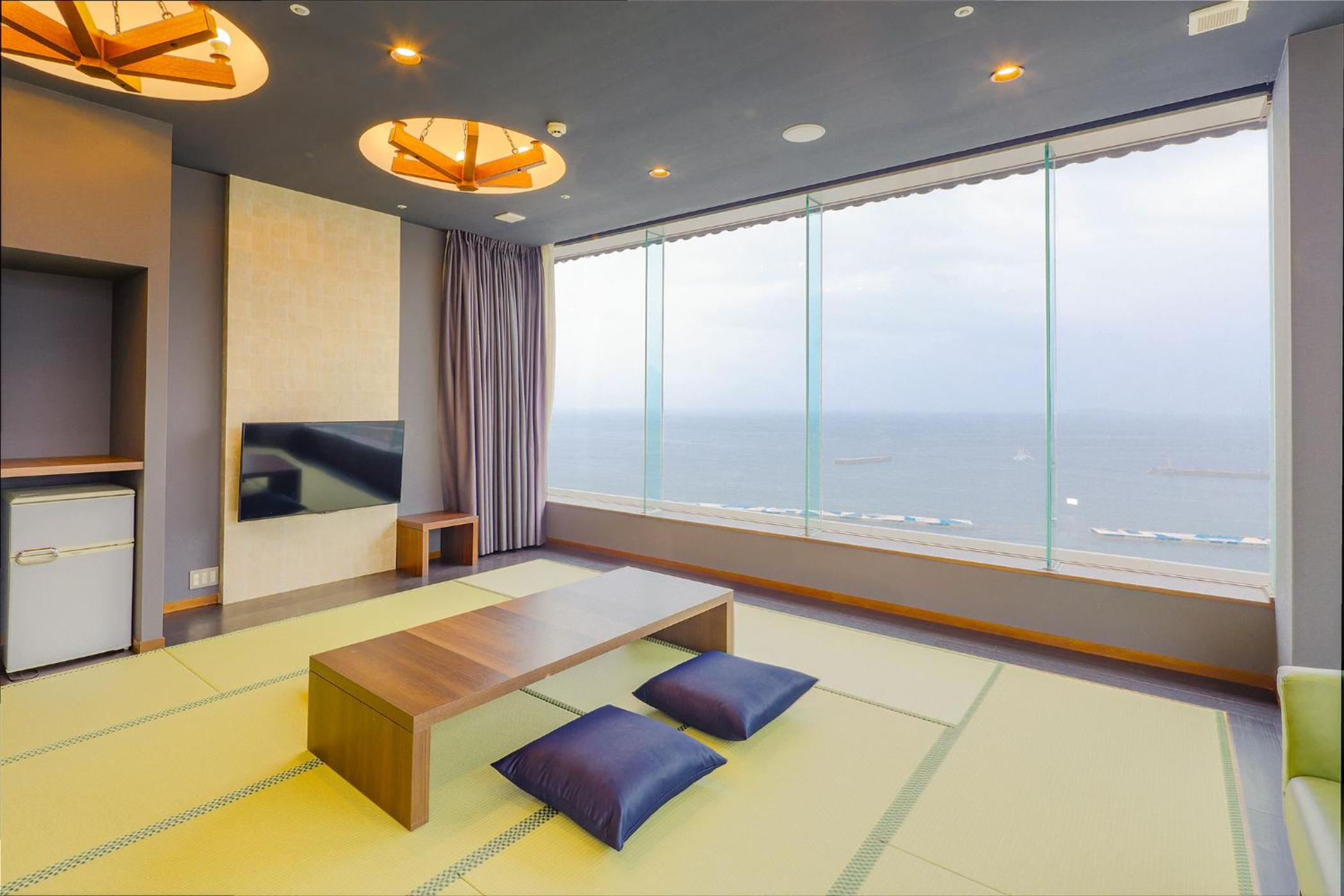 Superior Japanese-Style-Room 19 square yards Ocean Side Top Floor - Shared Bathroom - Non-Smoking - Photo 1