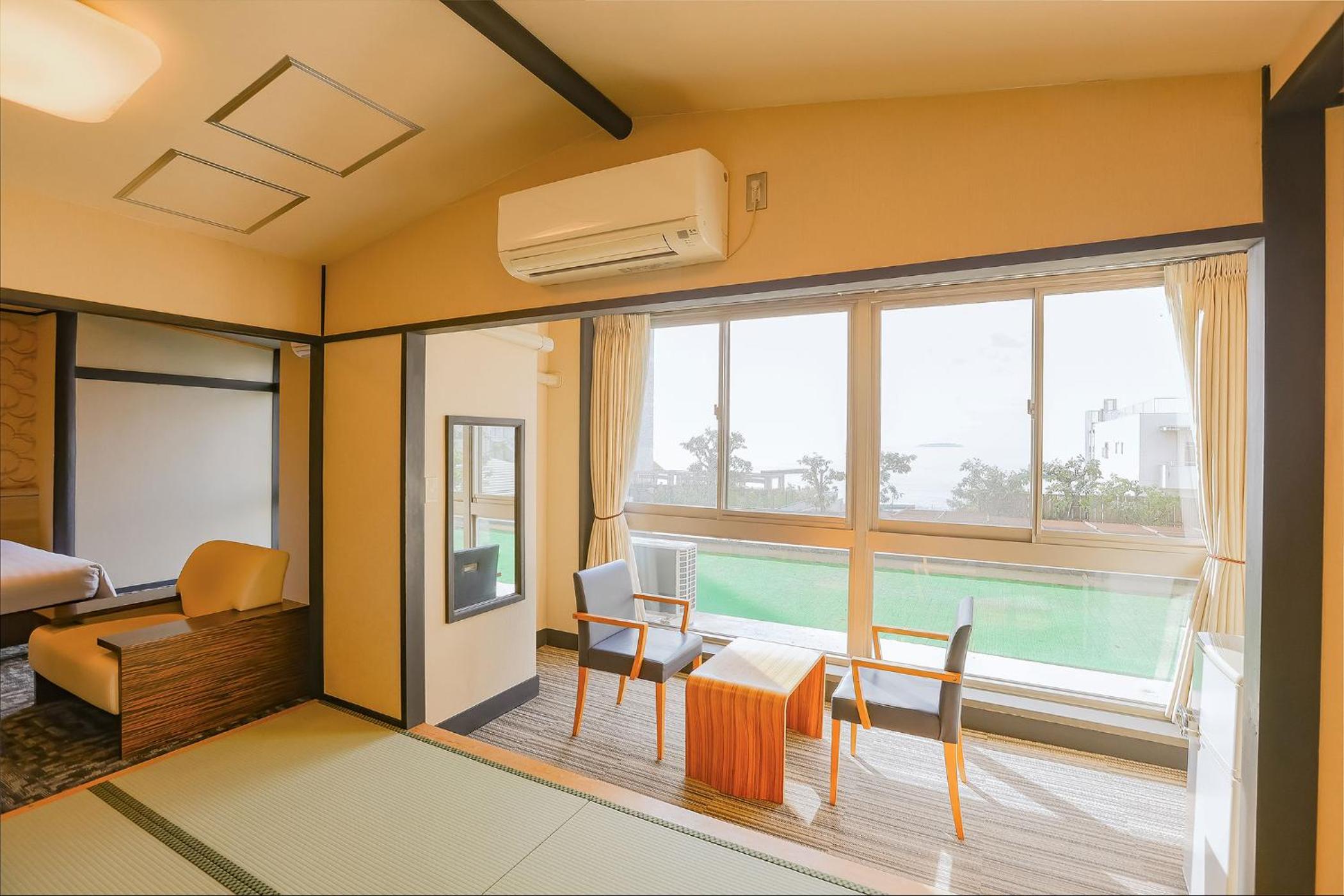Superior Japanese-Western-Style Triple Room(City Side) - Indoor Bath - Non-Smoking - Photo 2