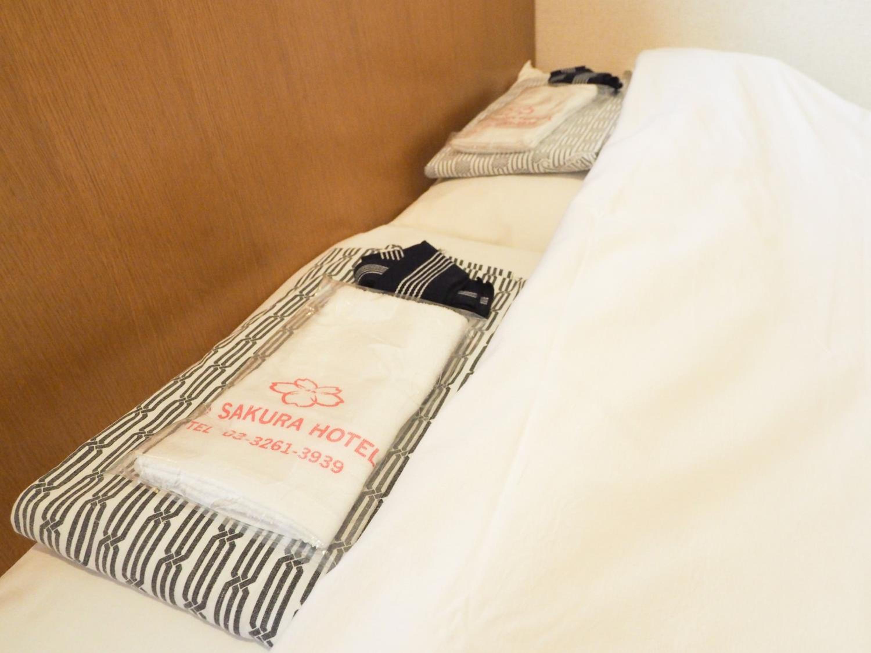 Double Room with Small Double Bed and Shared Bathroom photo 2