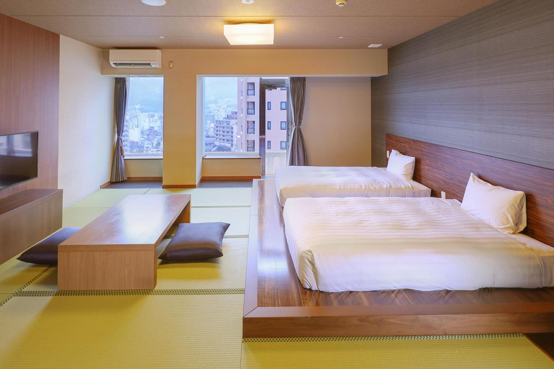 Standard Japanese-Western-Style Twin Room(City Side) - Shared Bathroom - Non-Smoking photo 1