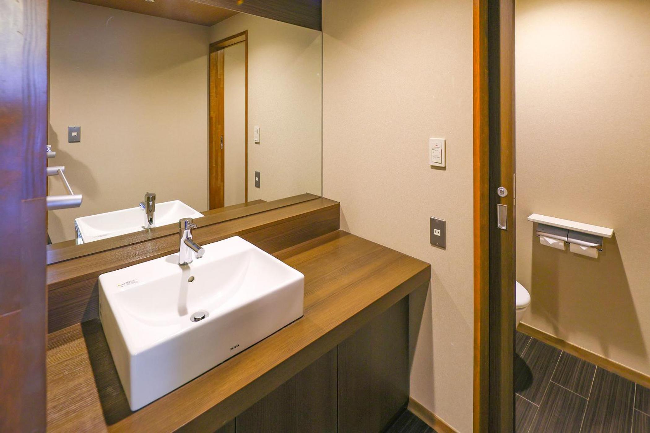 Standard Japanese-Western-Style Twin Room(City Side) - Shared Bathroom - Non-Smoking photo 2
