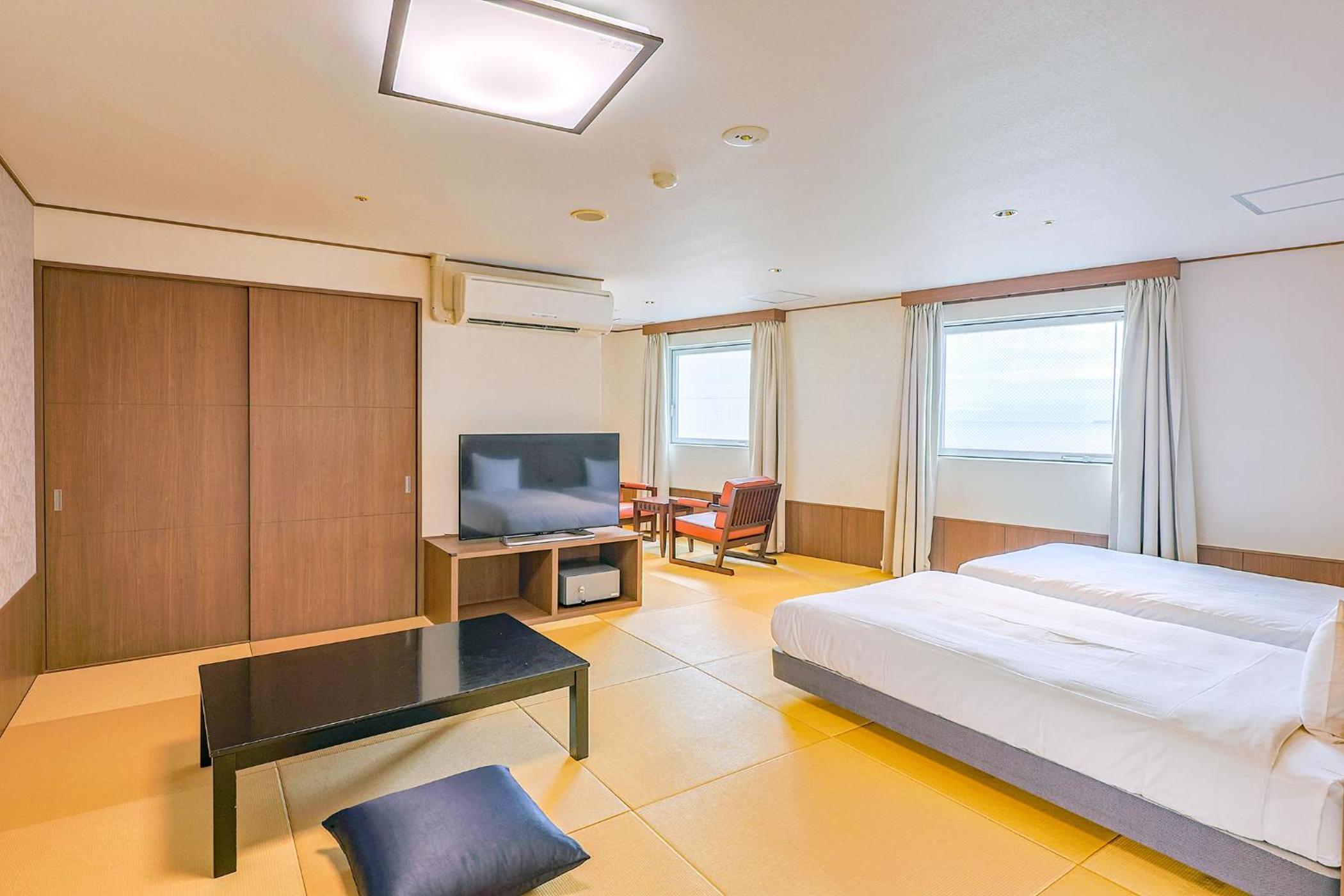 Superior Japanese-Western-Style Twin Room(City View) - Shared Bathroom - Non-Smoking photo 1