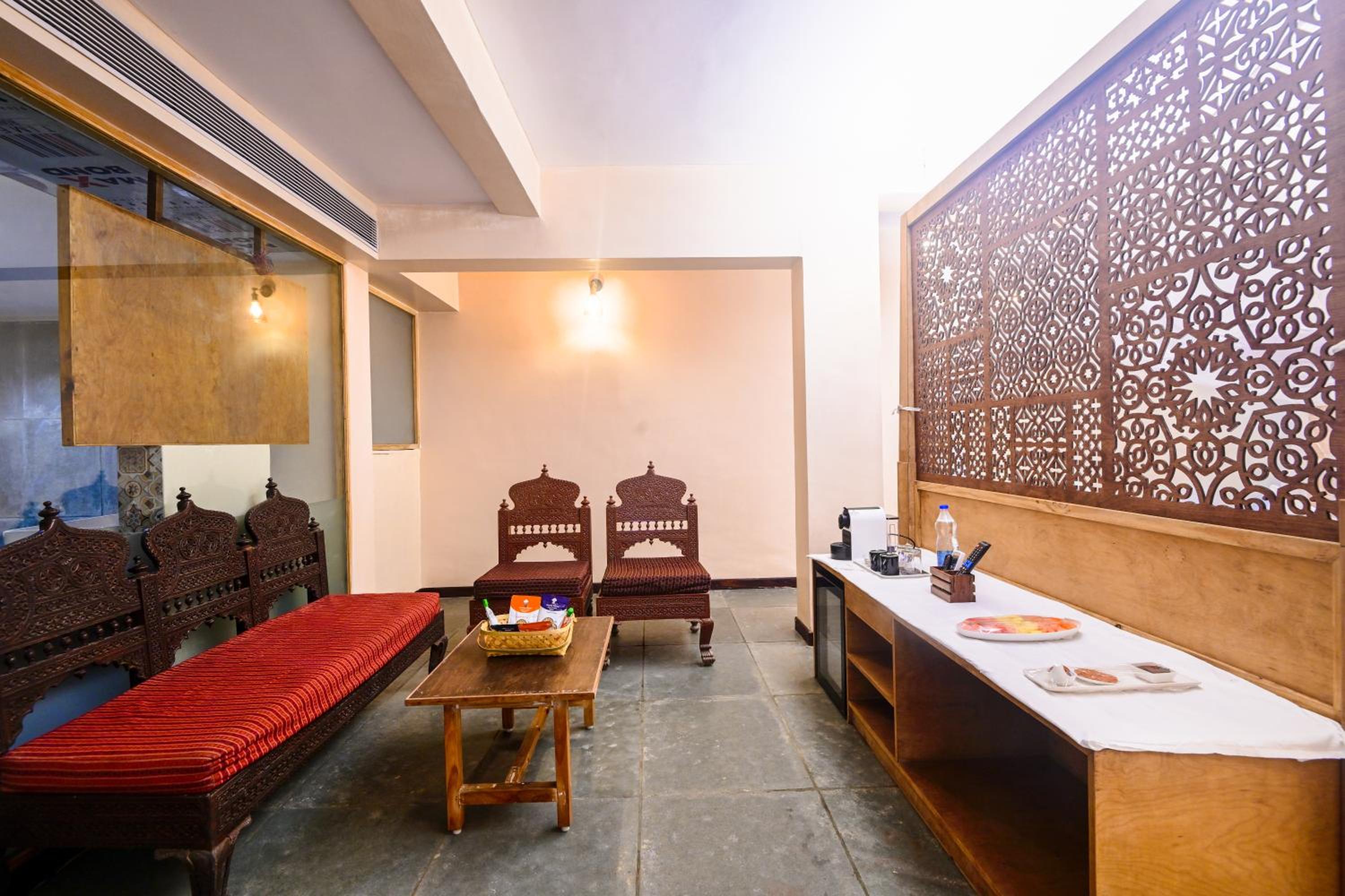 Deluxe King Suite