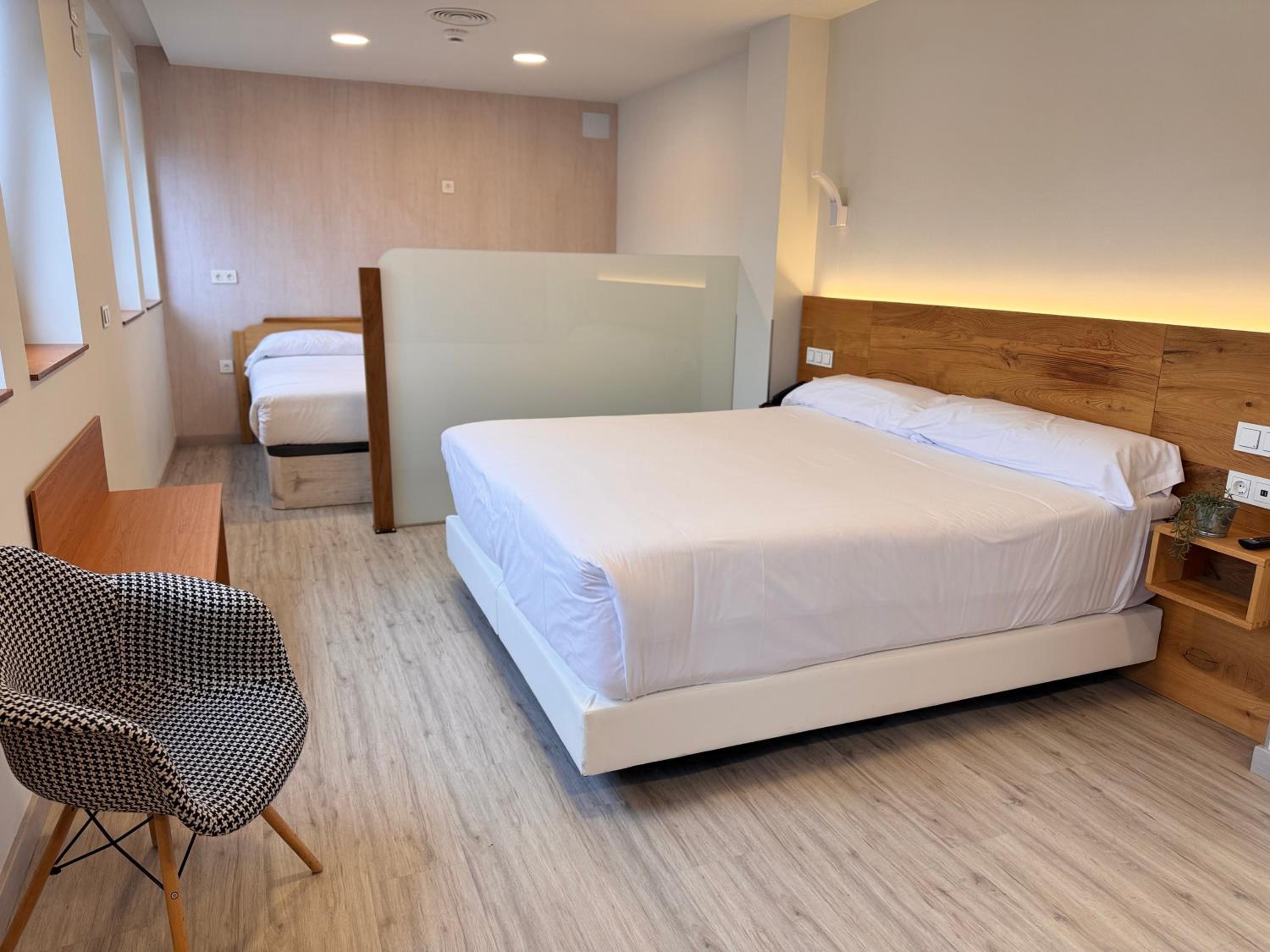 Classic Quadruple Room - Photo 3