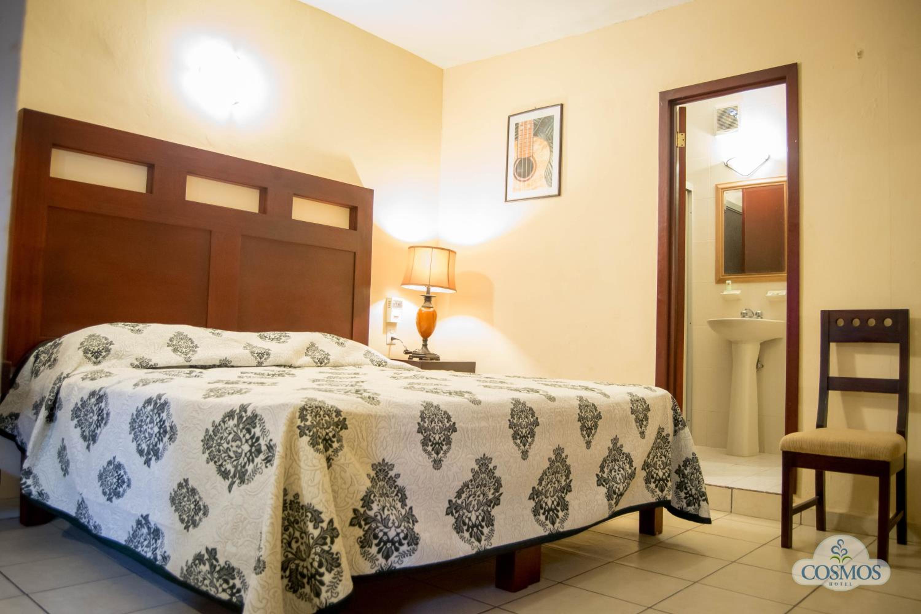 Superior King Room - Photo 4