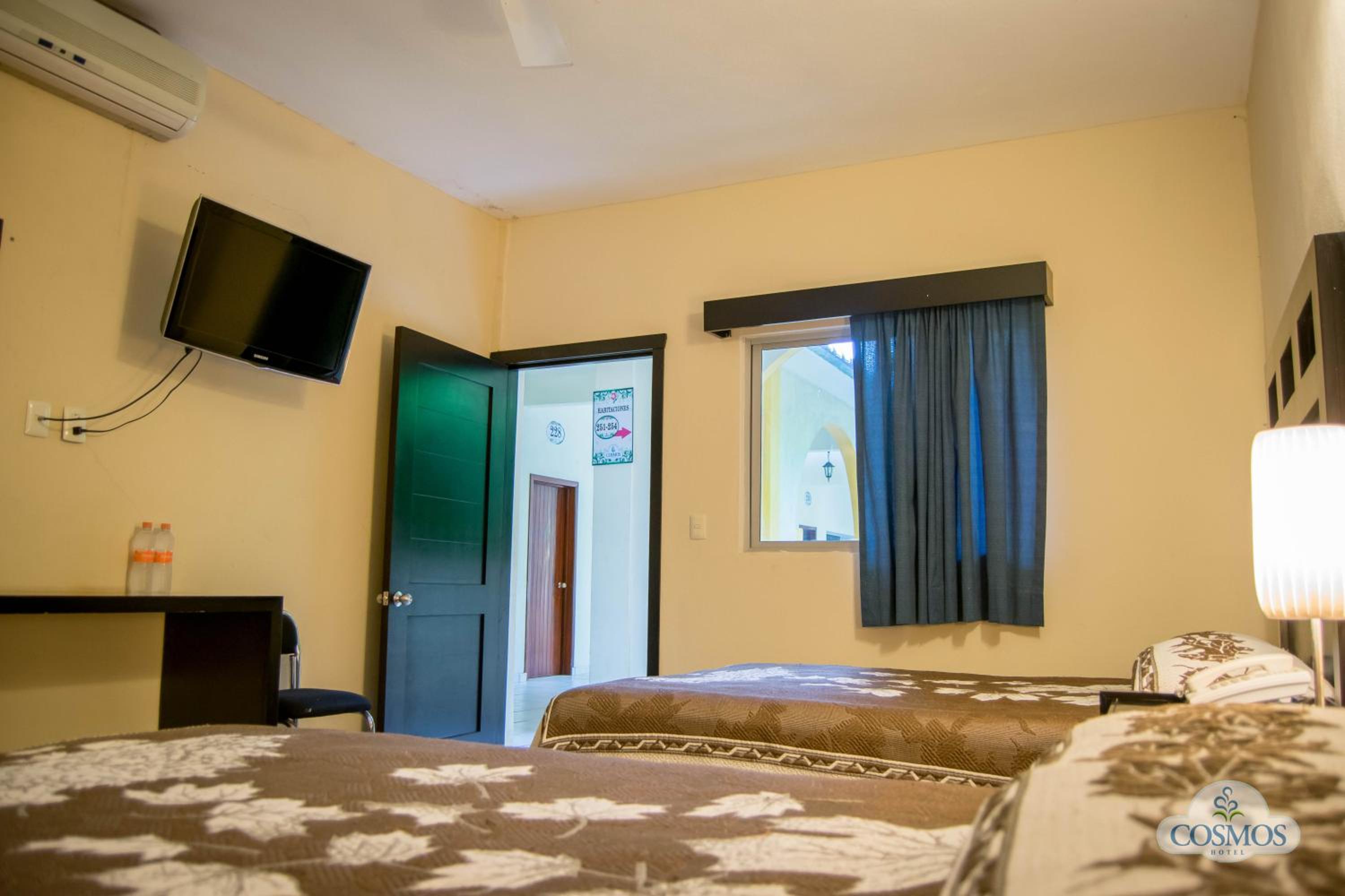 Superior Double Room with Two Double Beds - Photo 7