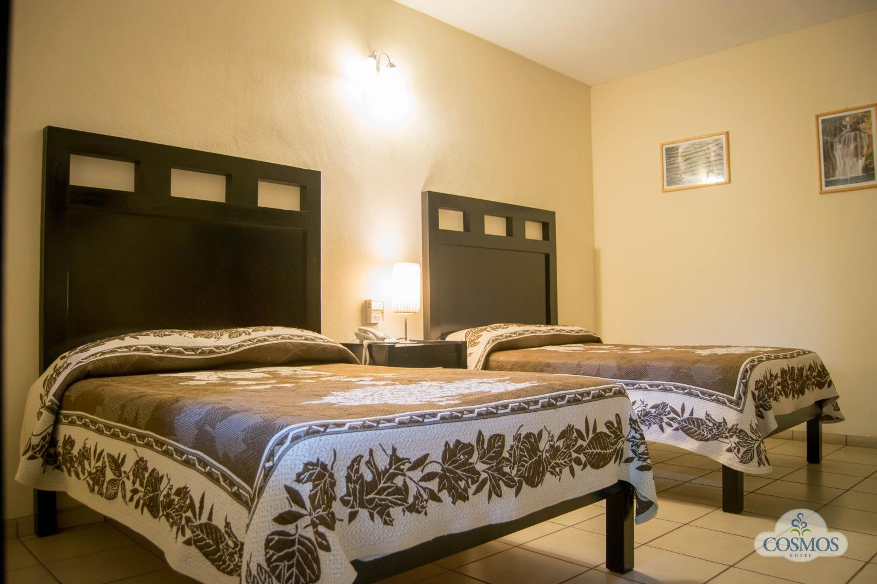 Superior Double Room with Two Double Beds - Photo 9