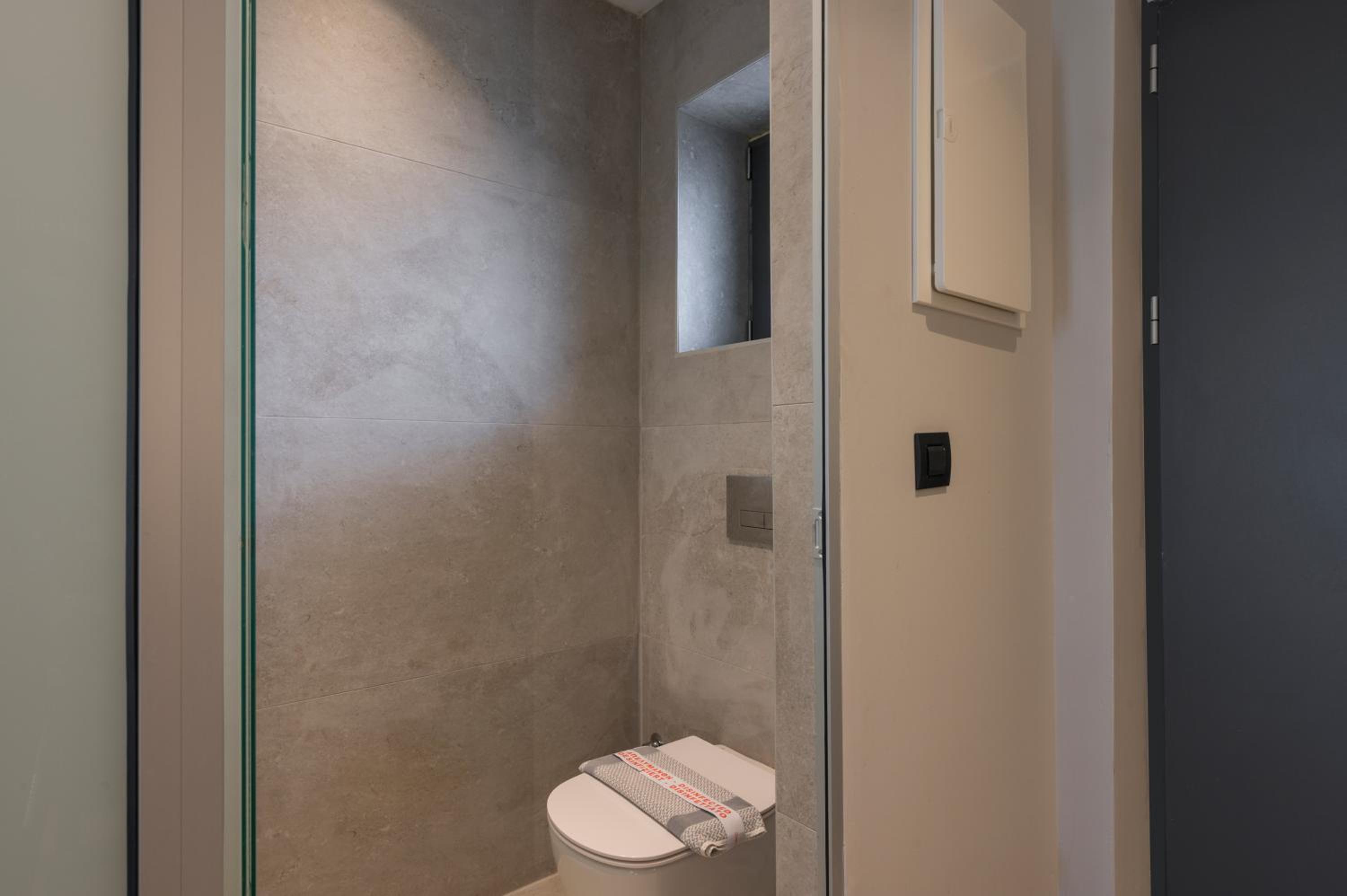 Deluxe Double Room with Side Sea View photo 3