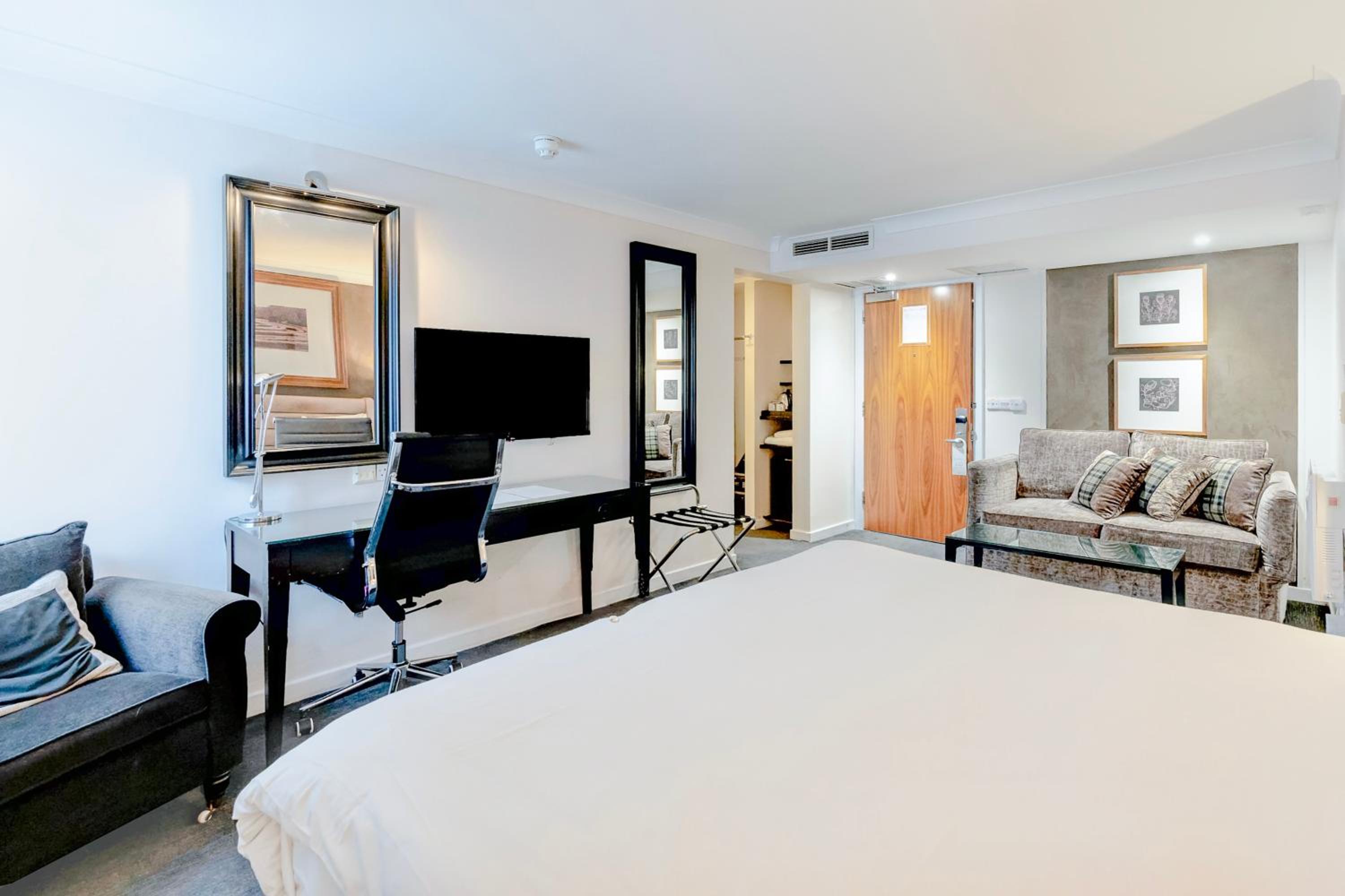 Deluxe King Room photo 2