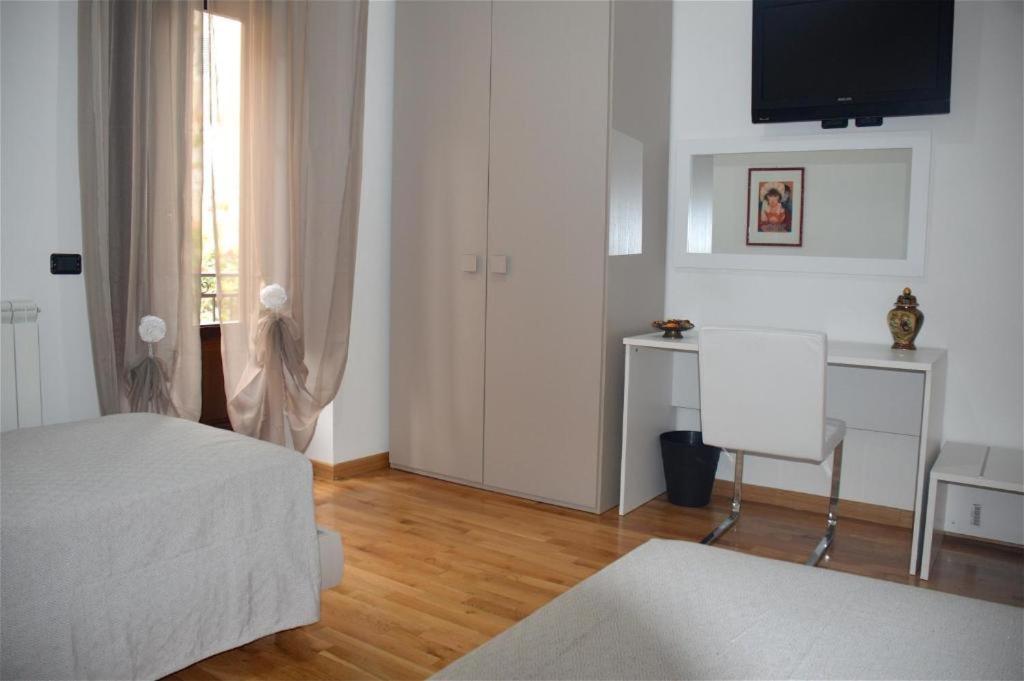 Double or Twin Room photo 3
