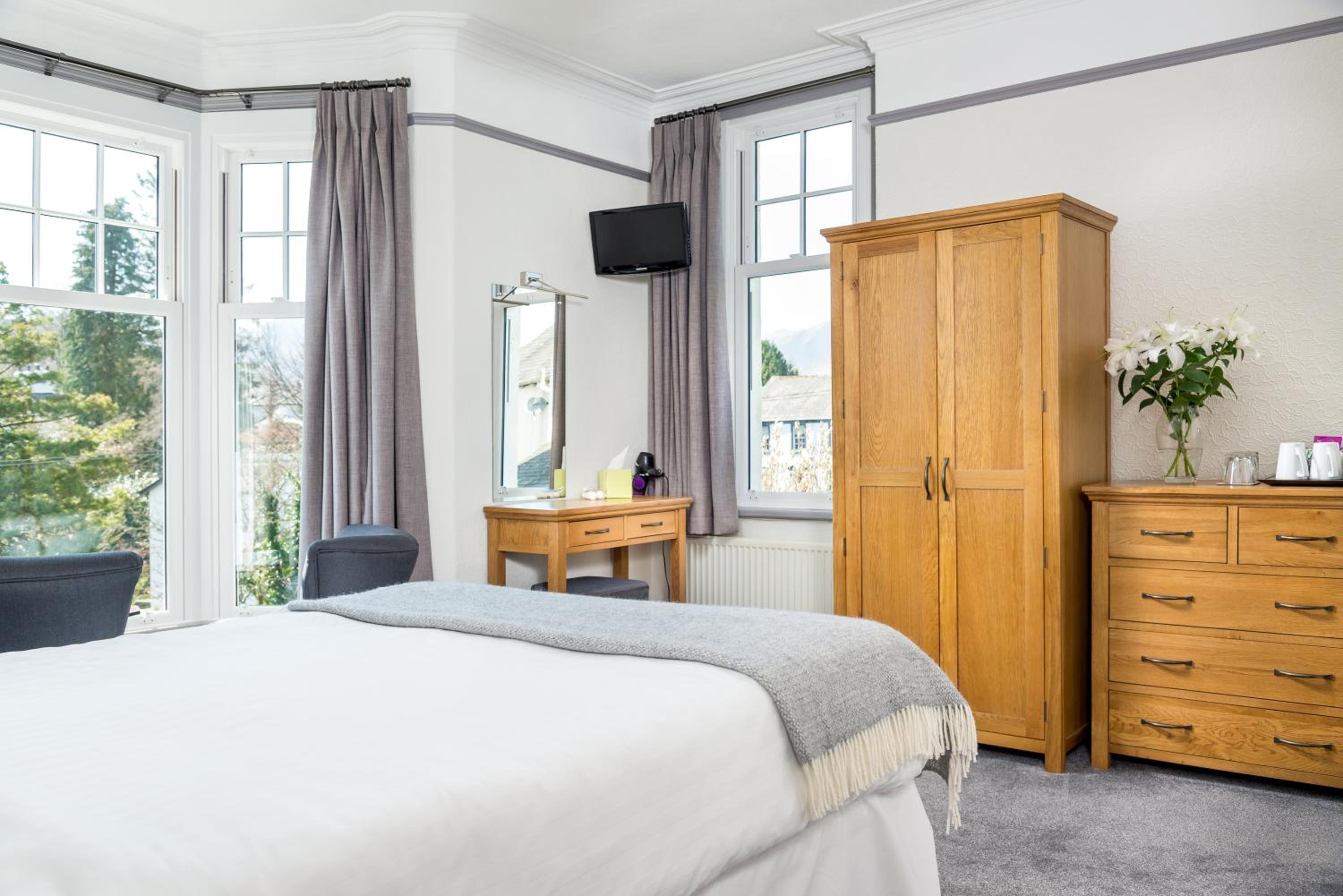 King Size Room with Lake and Mountain Views