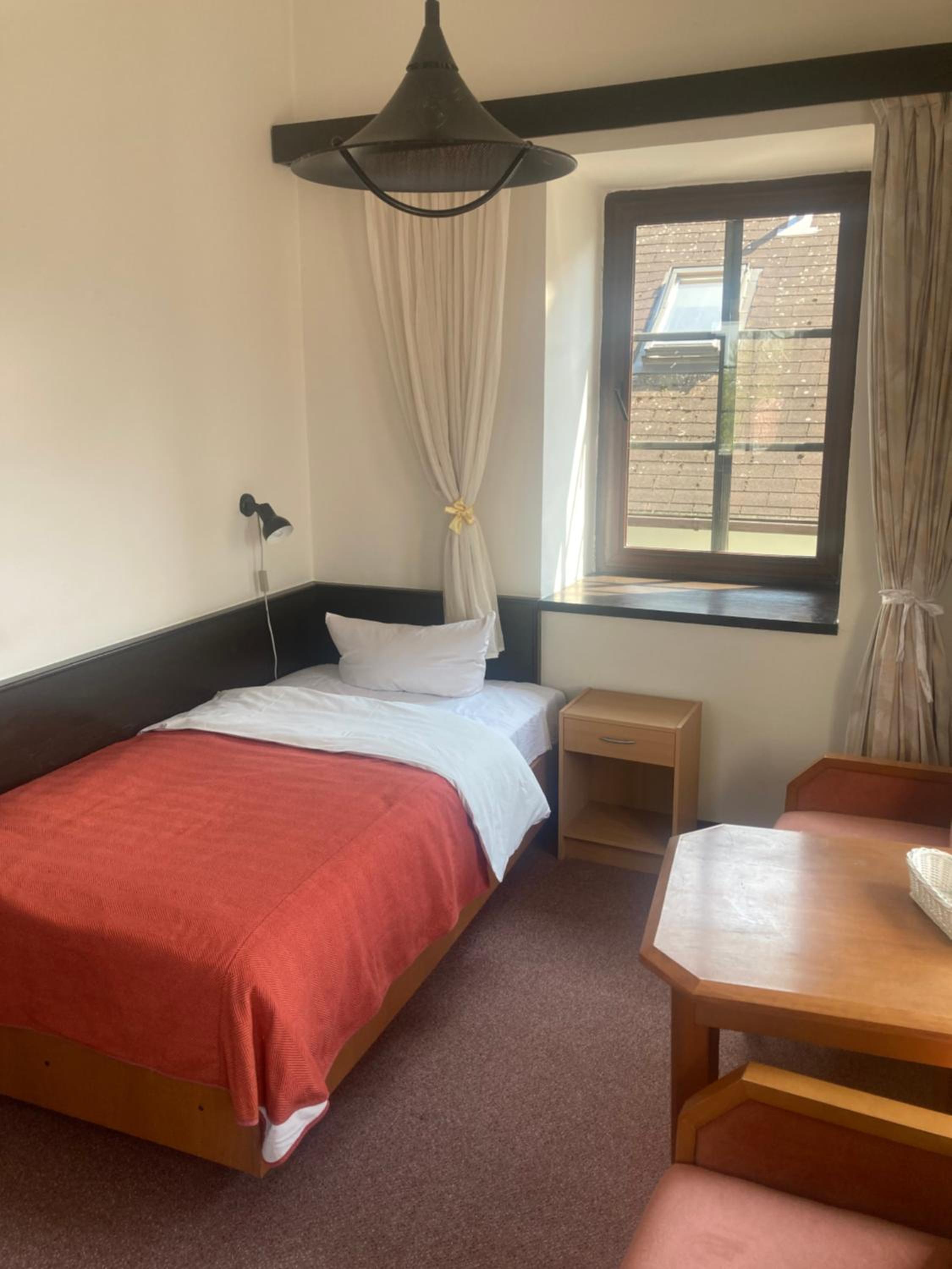 Single Room with Bathroom photo 2