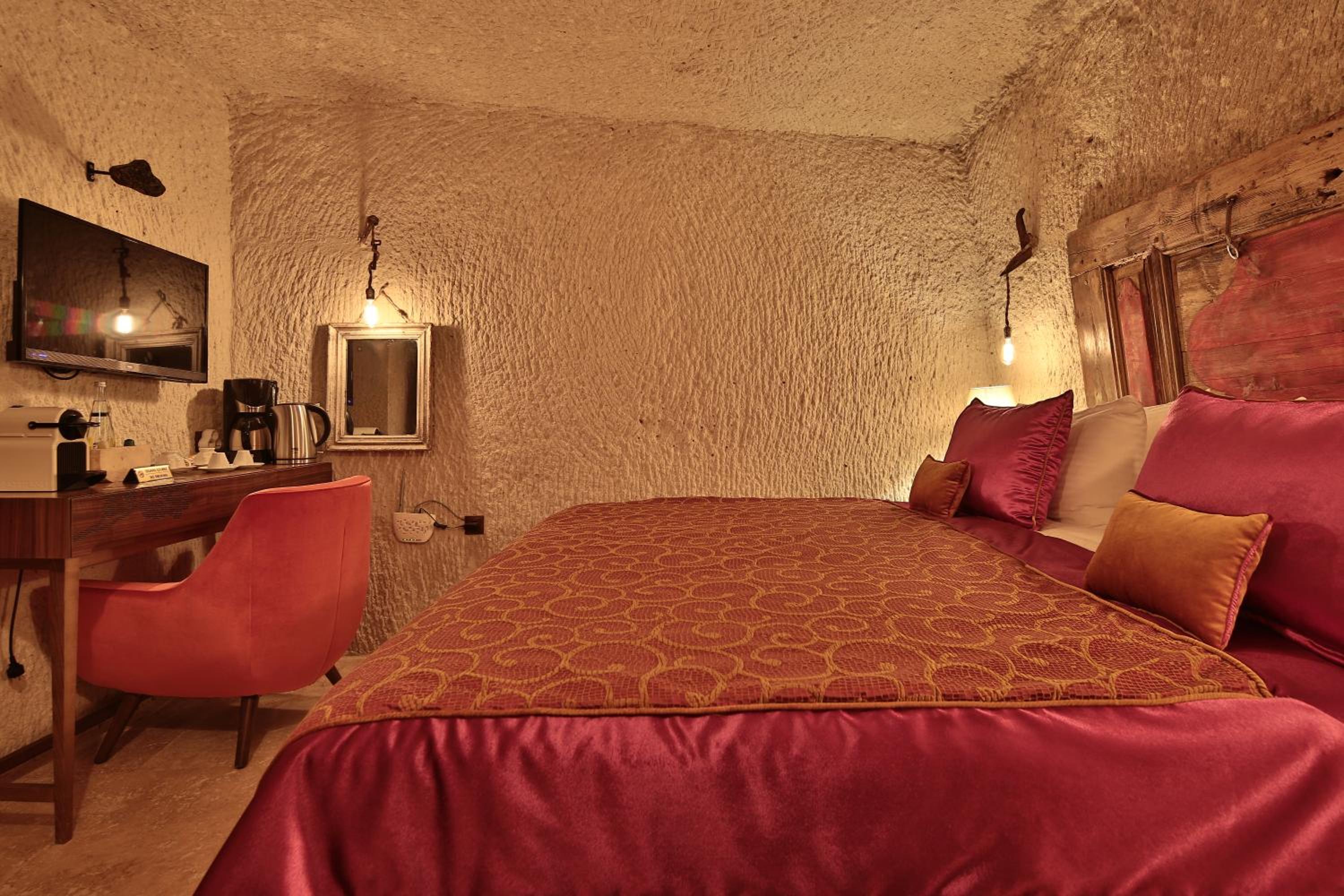 Superior Cave Room - Photo 5