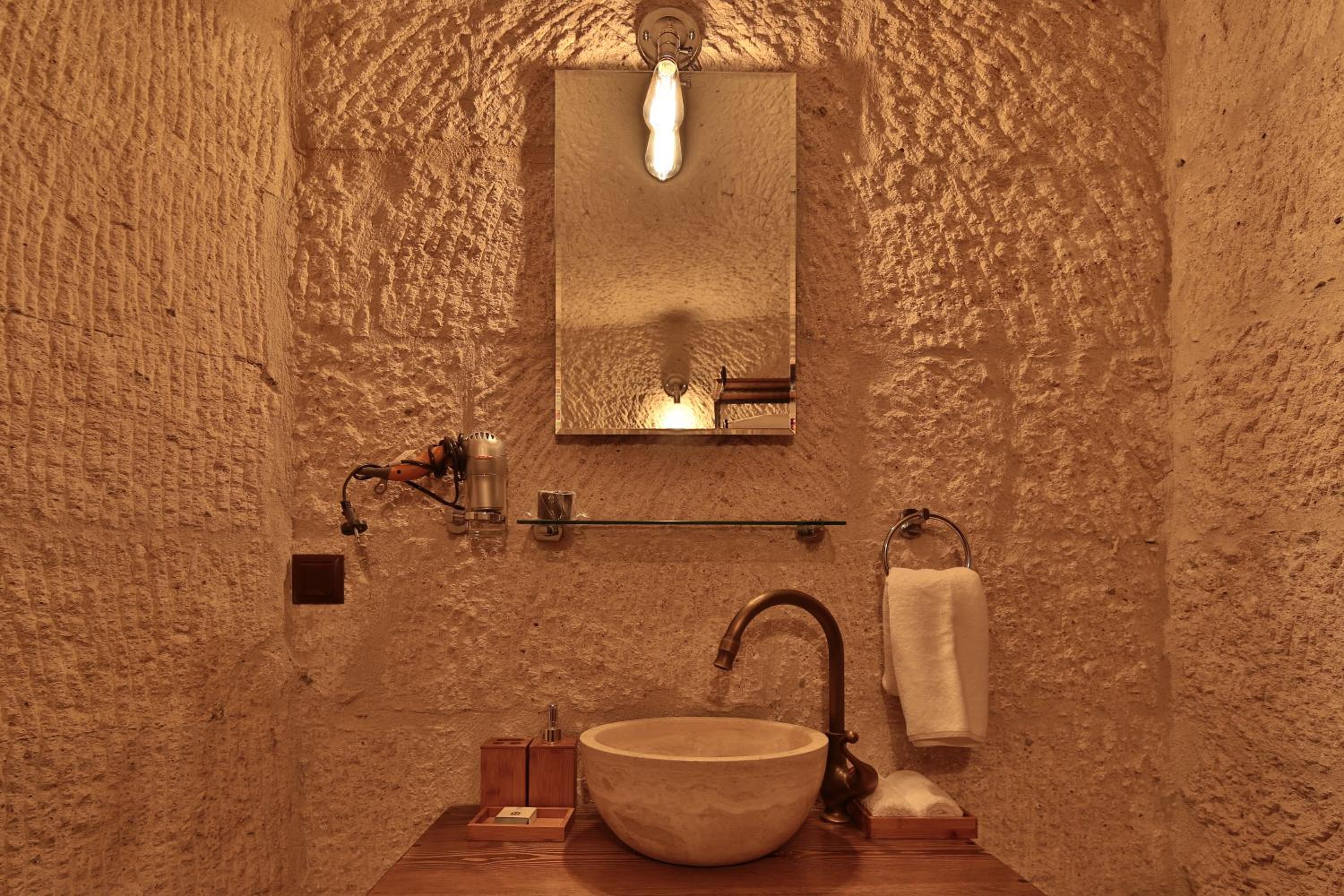 Cave Suite - Photo 12