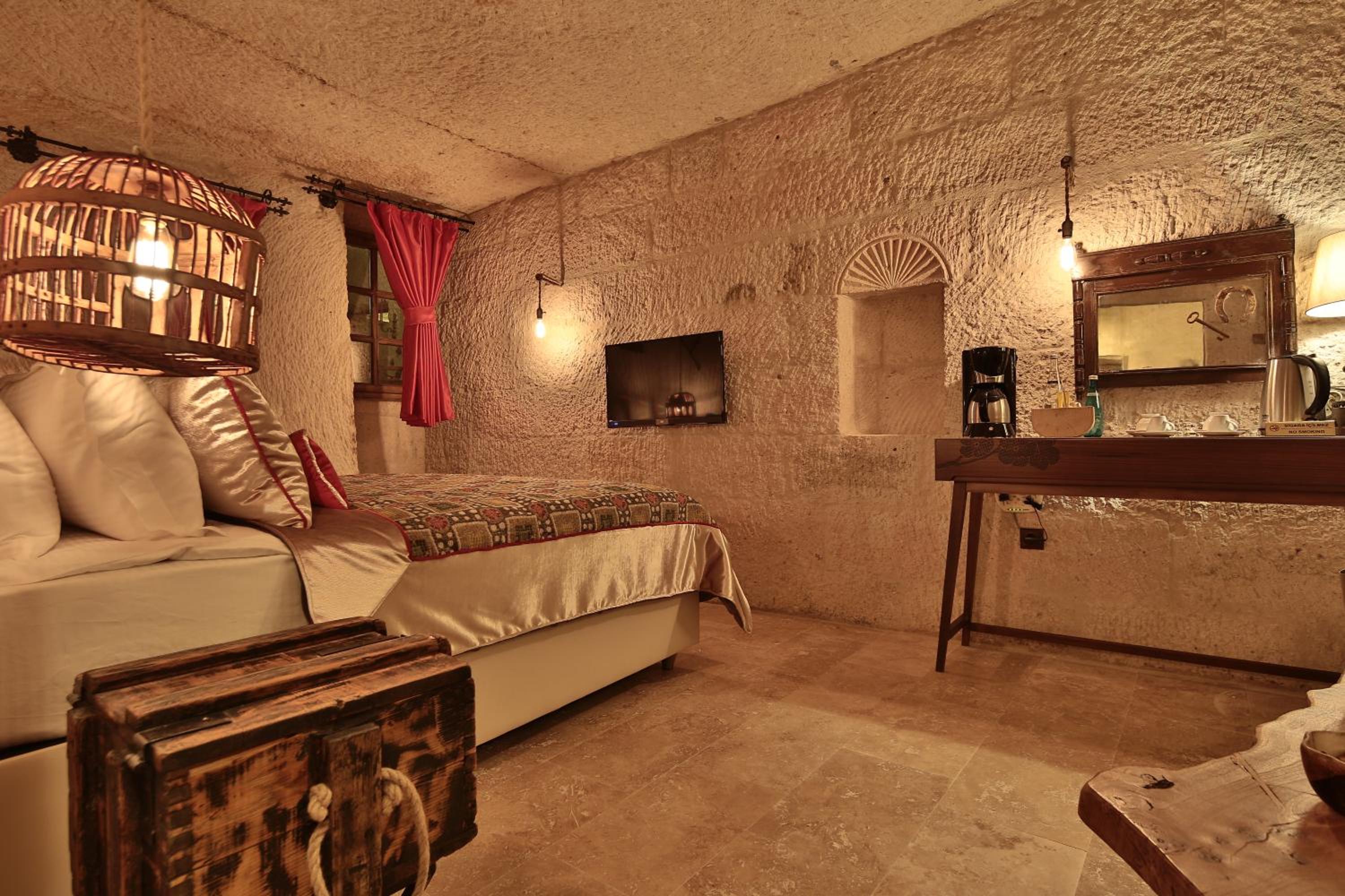 Cave Suite - Photo 1