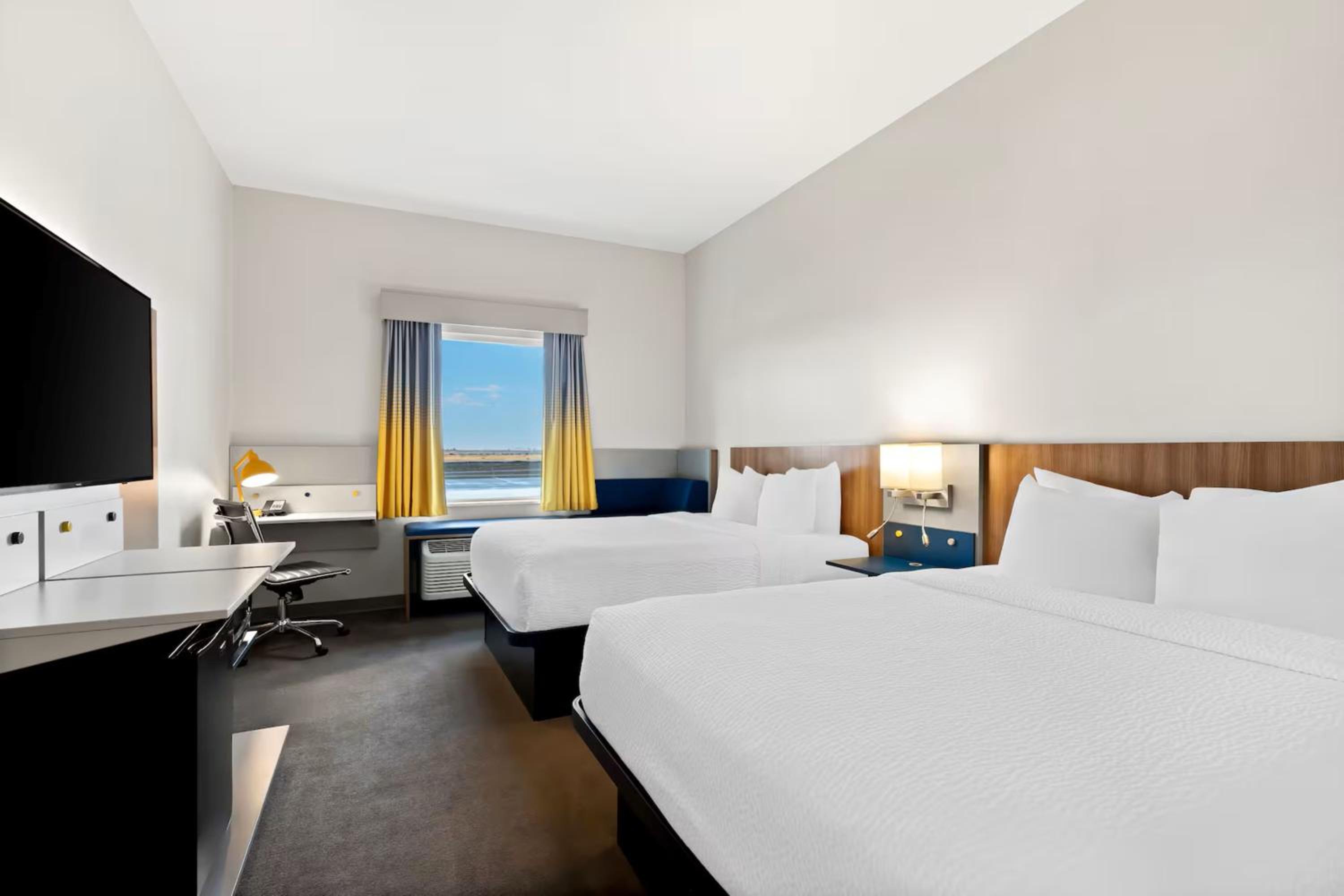 Standard Room with Two Queen Beds - Photo 1