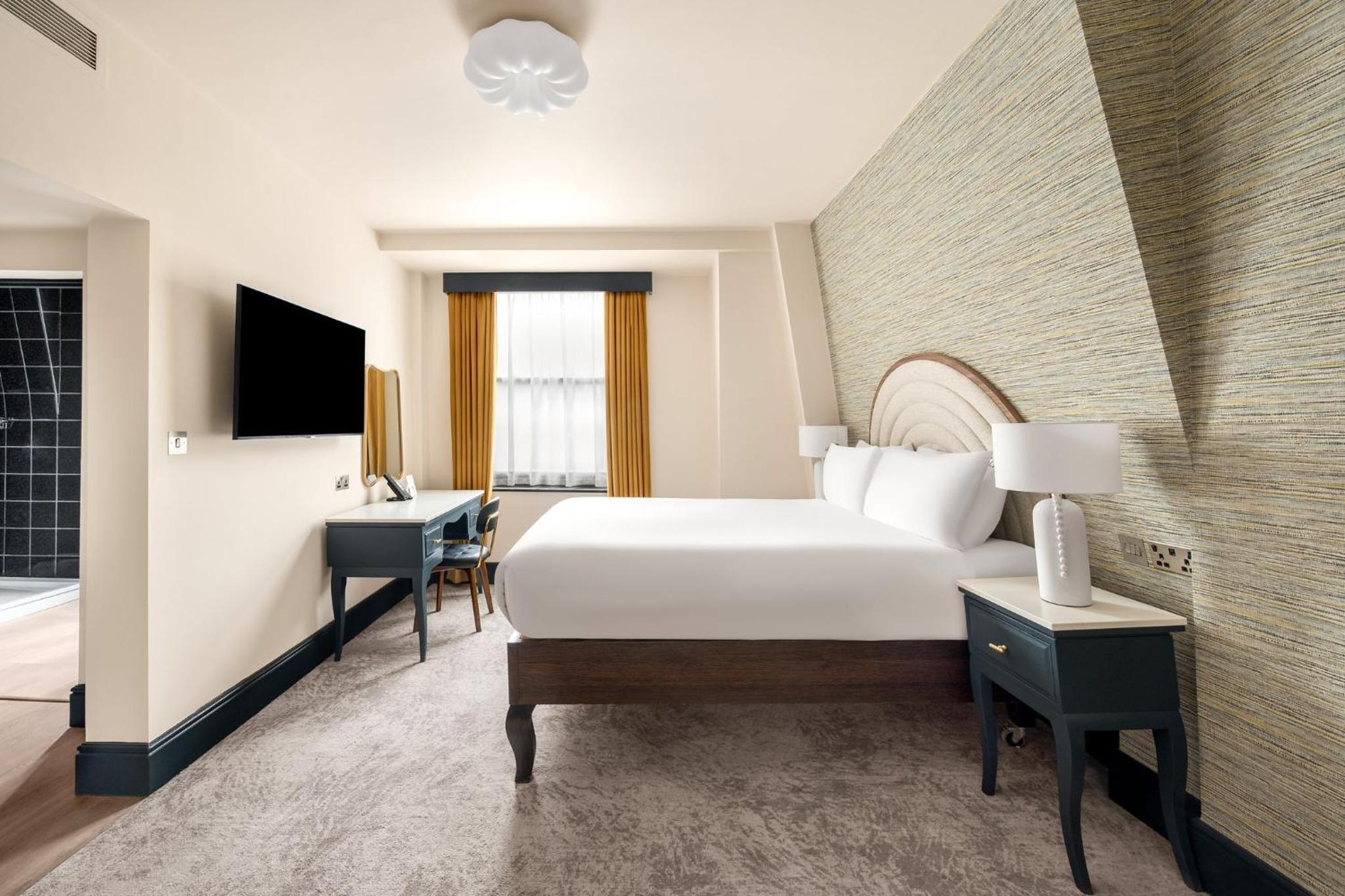 Standard Queen Room photo 2