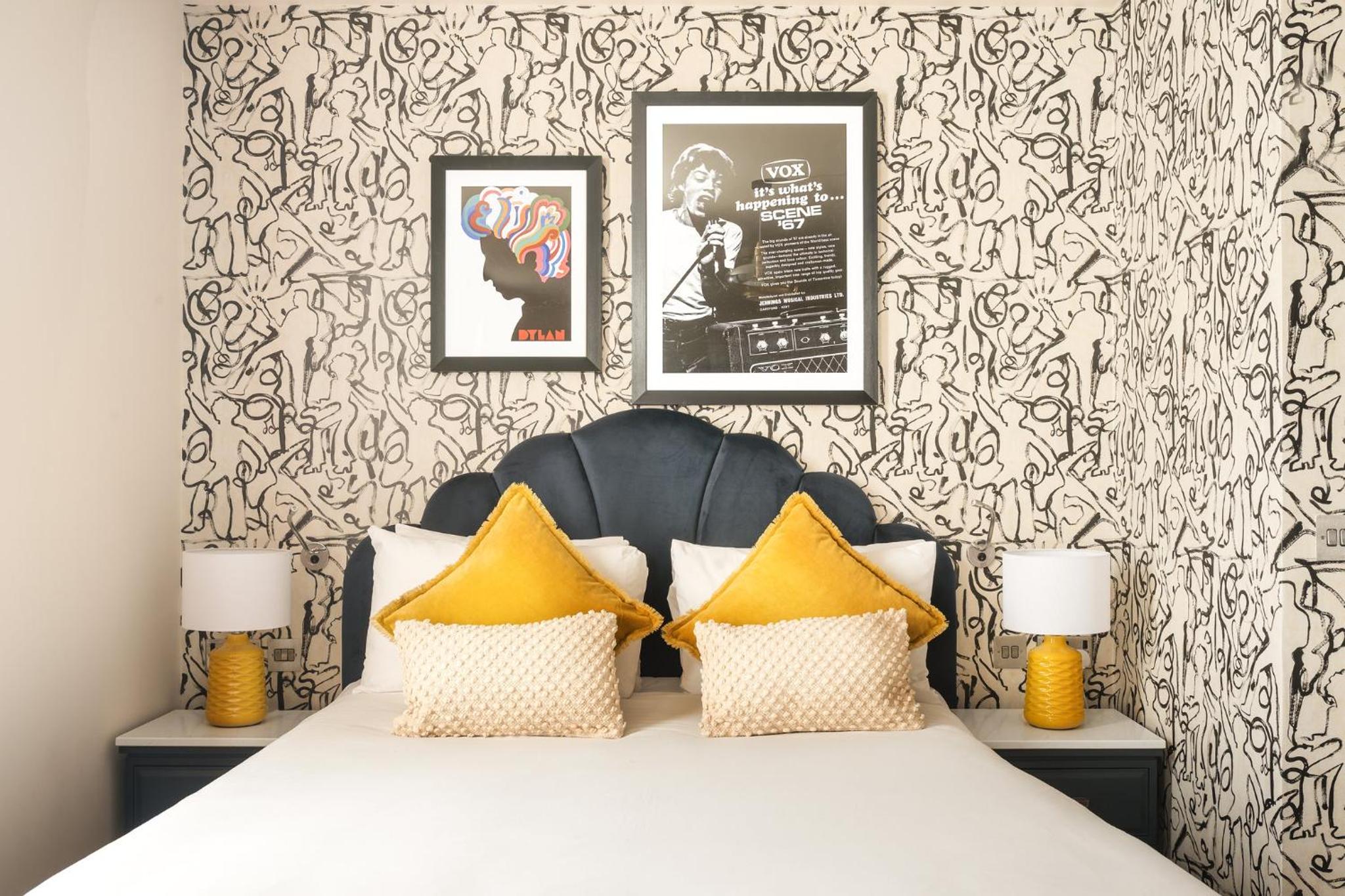 Standard Queen Room