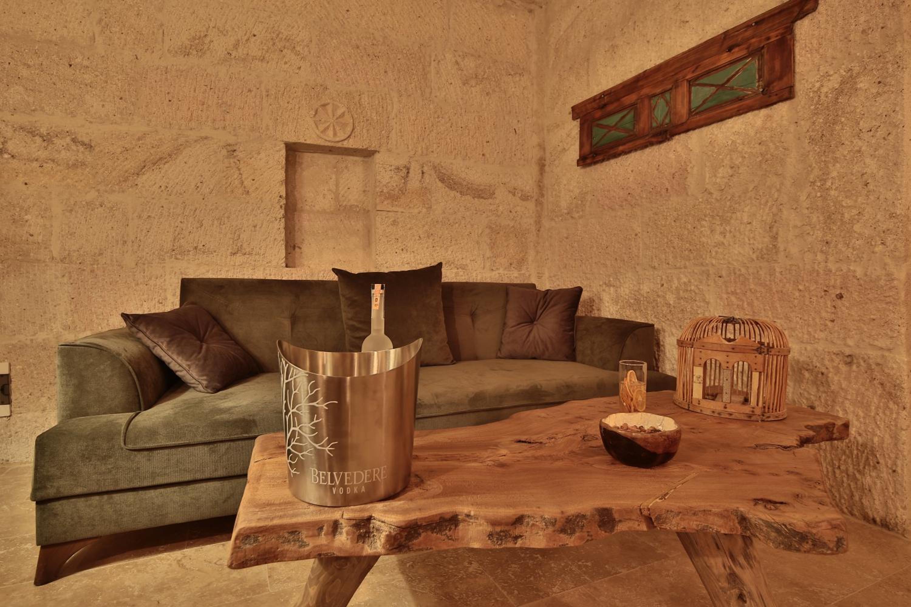 Cave Suite - Photo 3