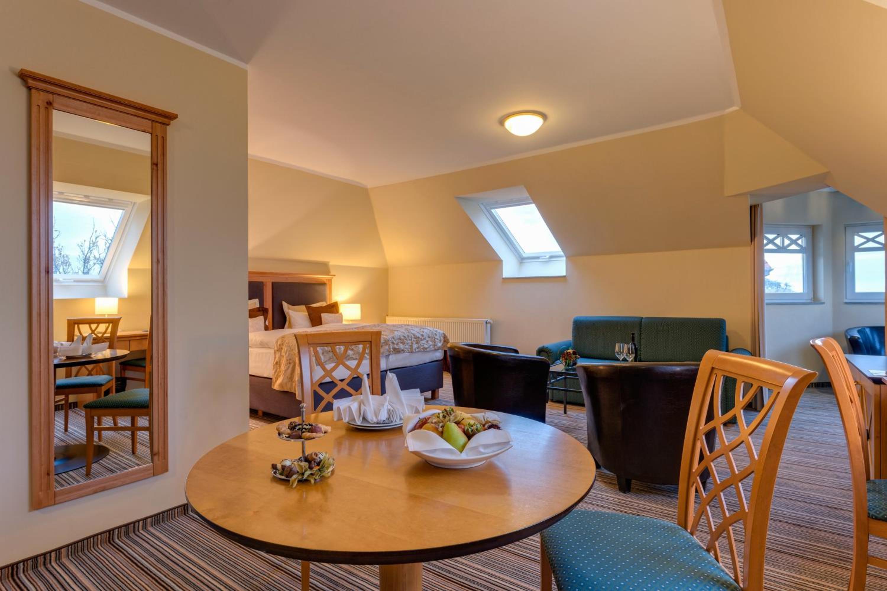 Deluxe Double Room with Sea View - Photo 14