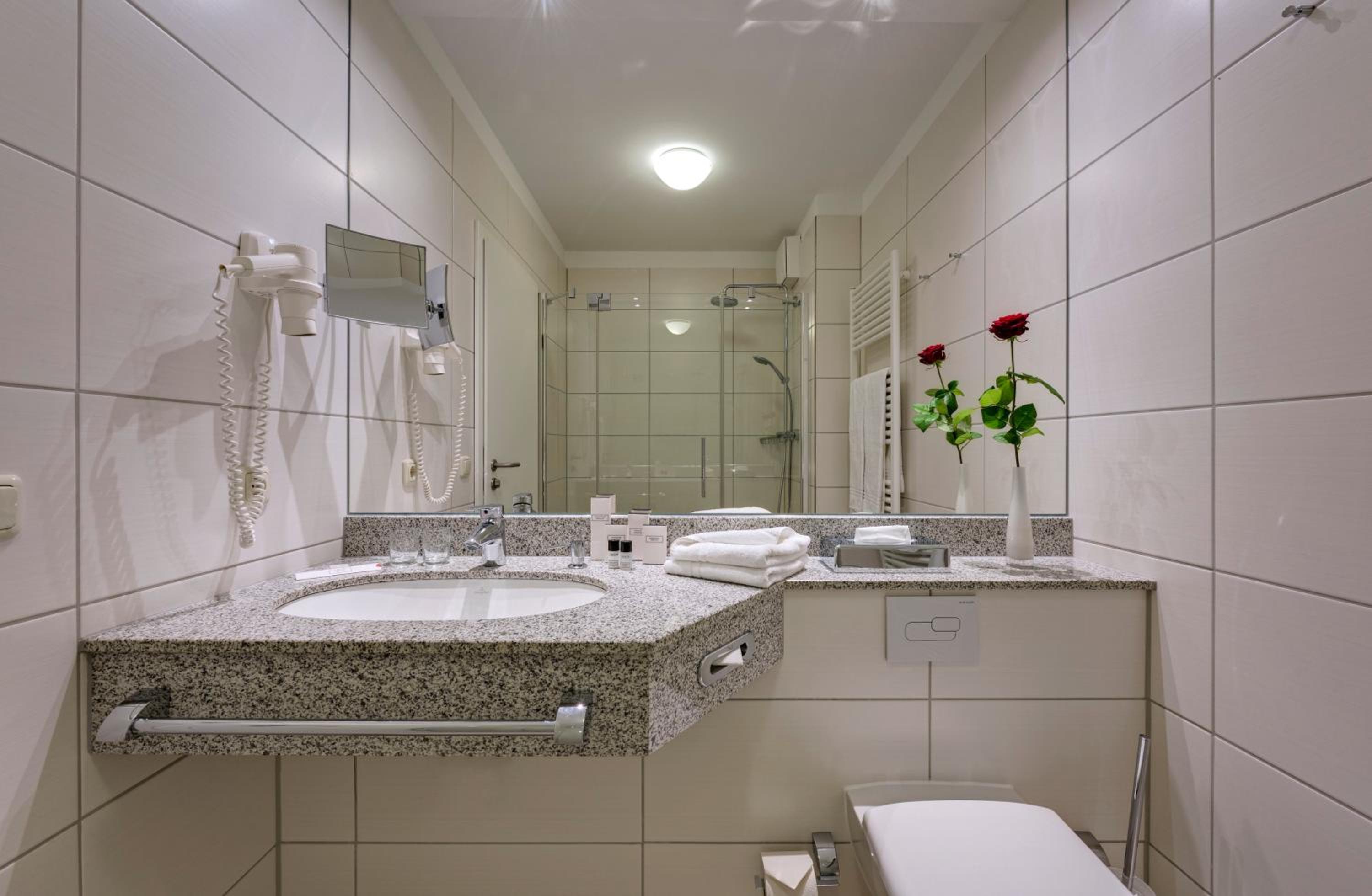 Deluxe Double Room with Sea View - Photo 8