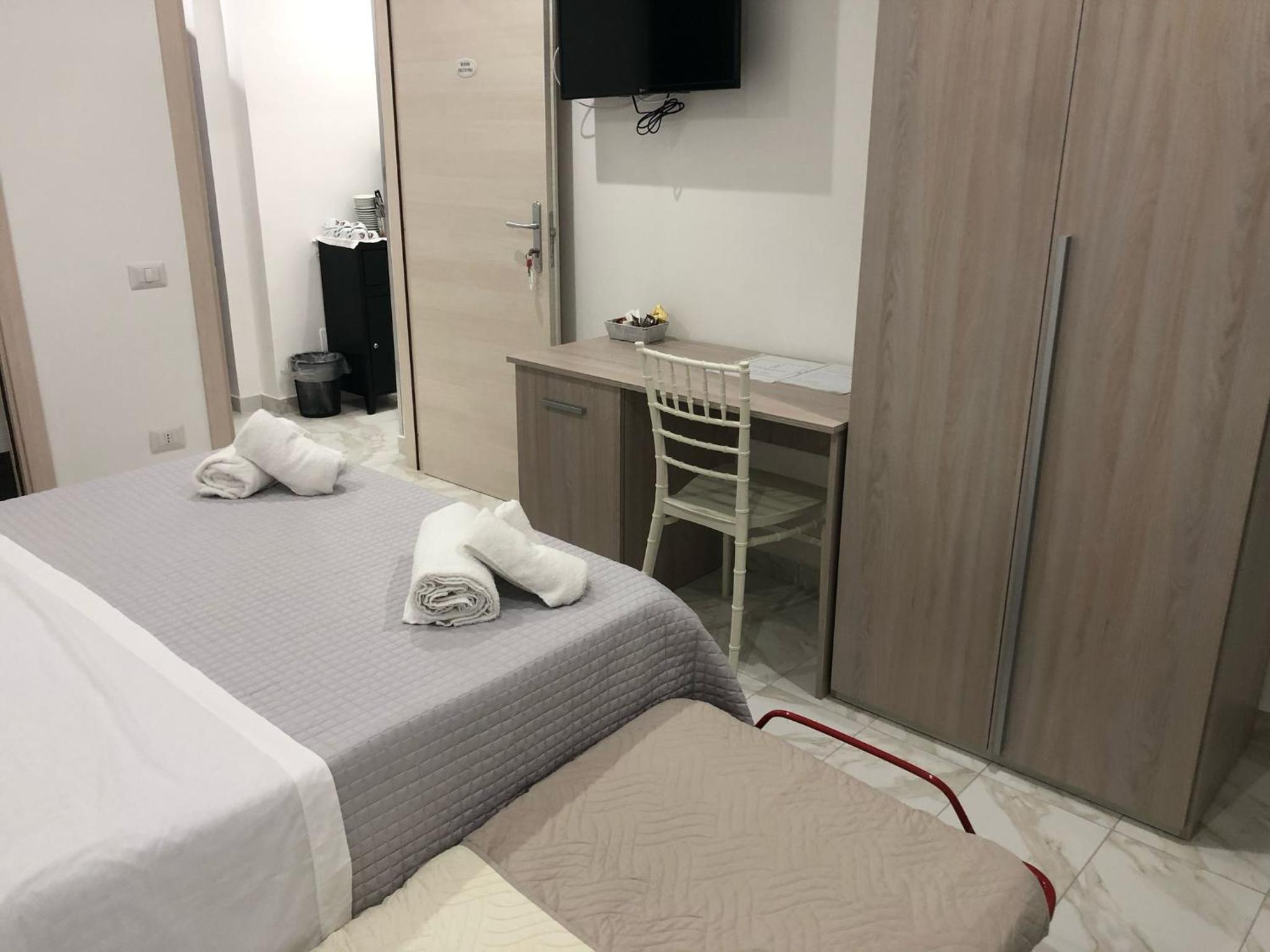 Deluxe Double Room with Extra Bed photo 1