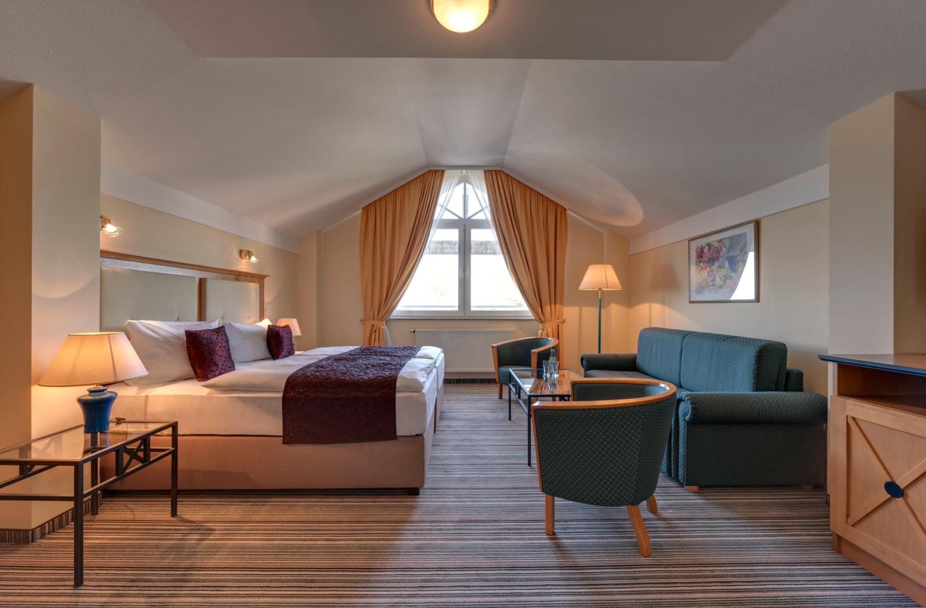 Deluxe Double Room with Sea View - Photo 12