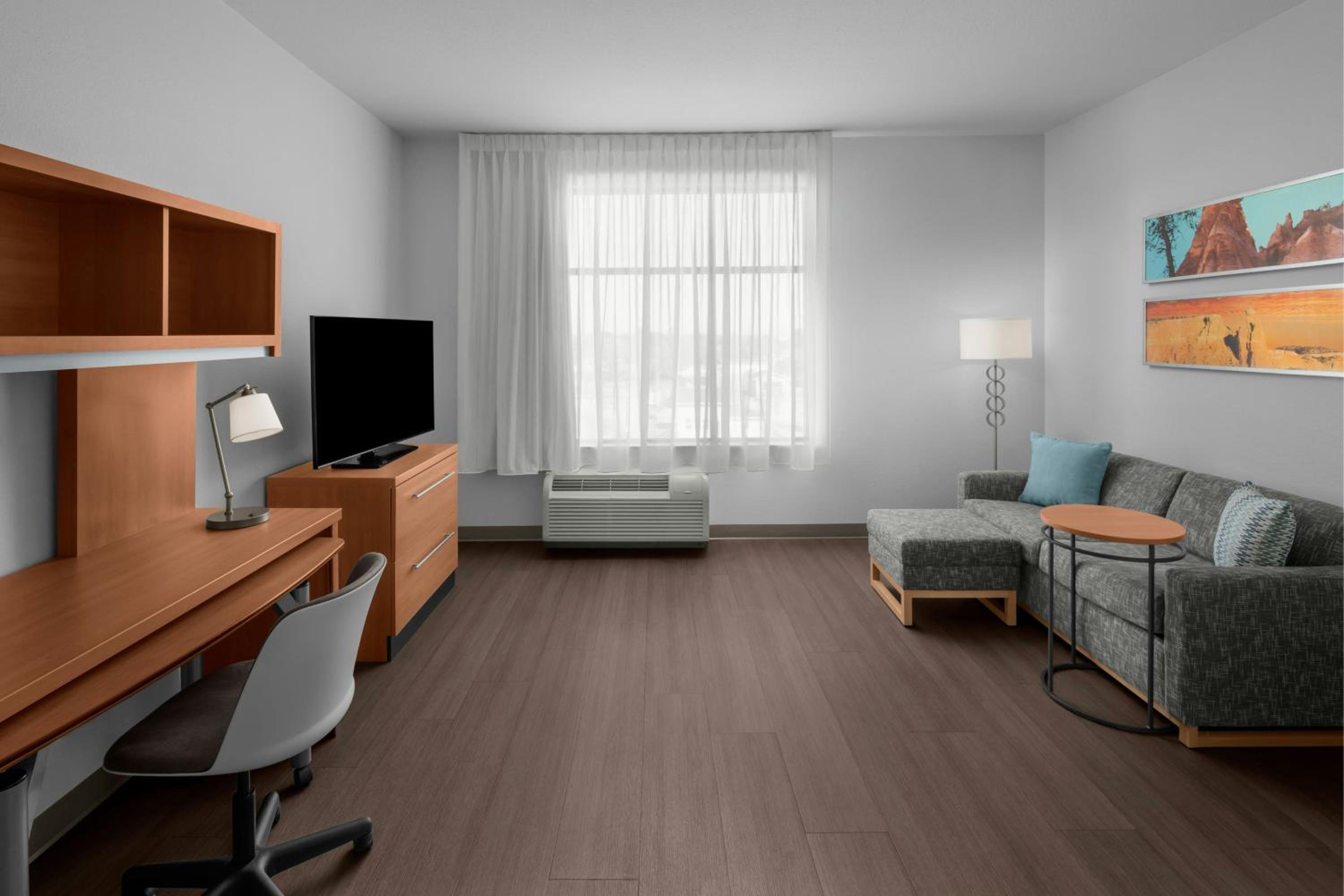One-Bedroom King Suite with Sofa Bed and Adapted Tub - Mobility Accessible photo 1