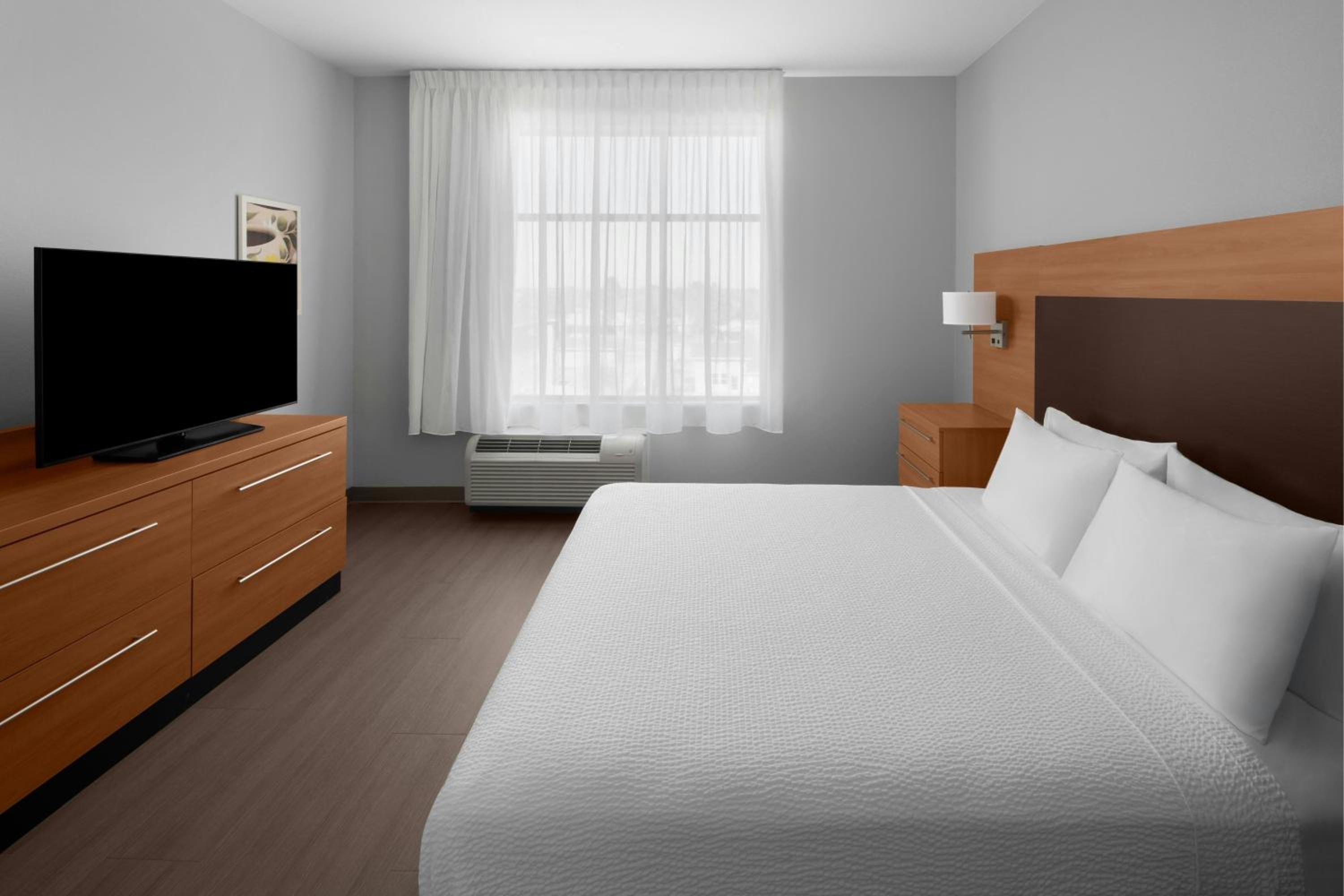 One-Bedroom King Suite with Sofa Bed and Adapted Tub - Mobility Accessible photo 2