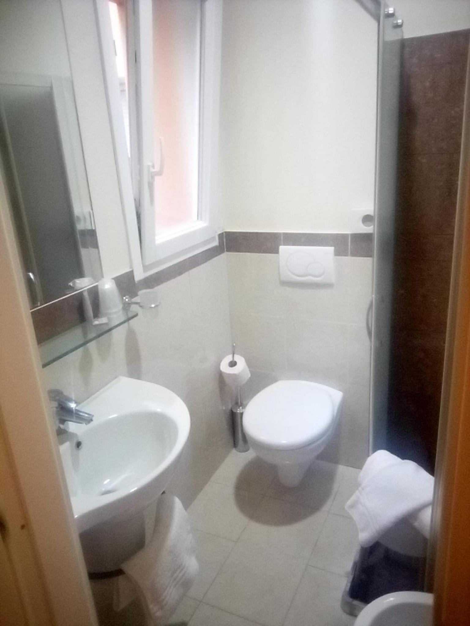 Small Double Room - Photo 2