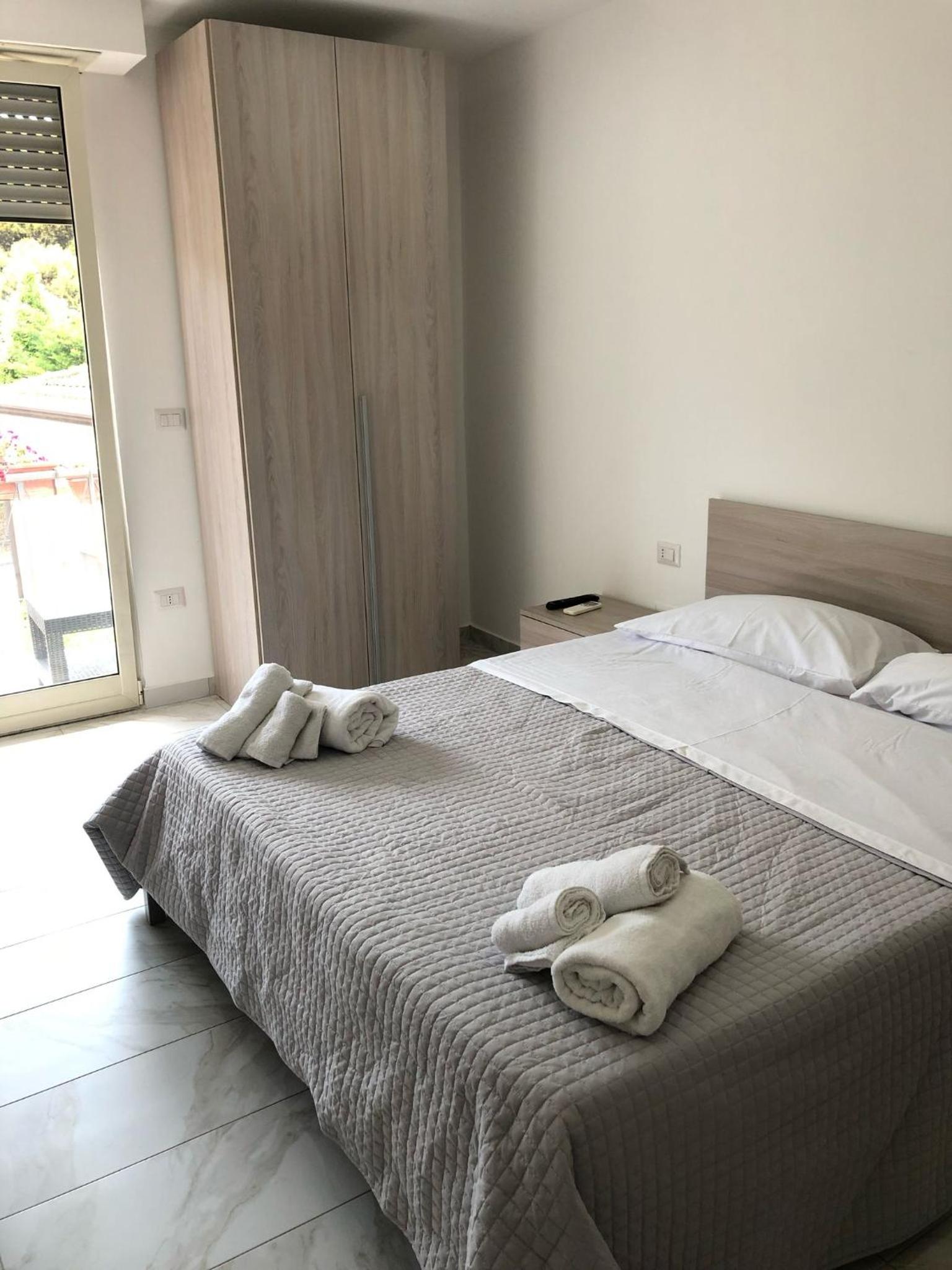 Deluxe Double Room with Extra Bed photo 2