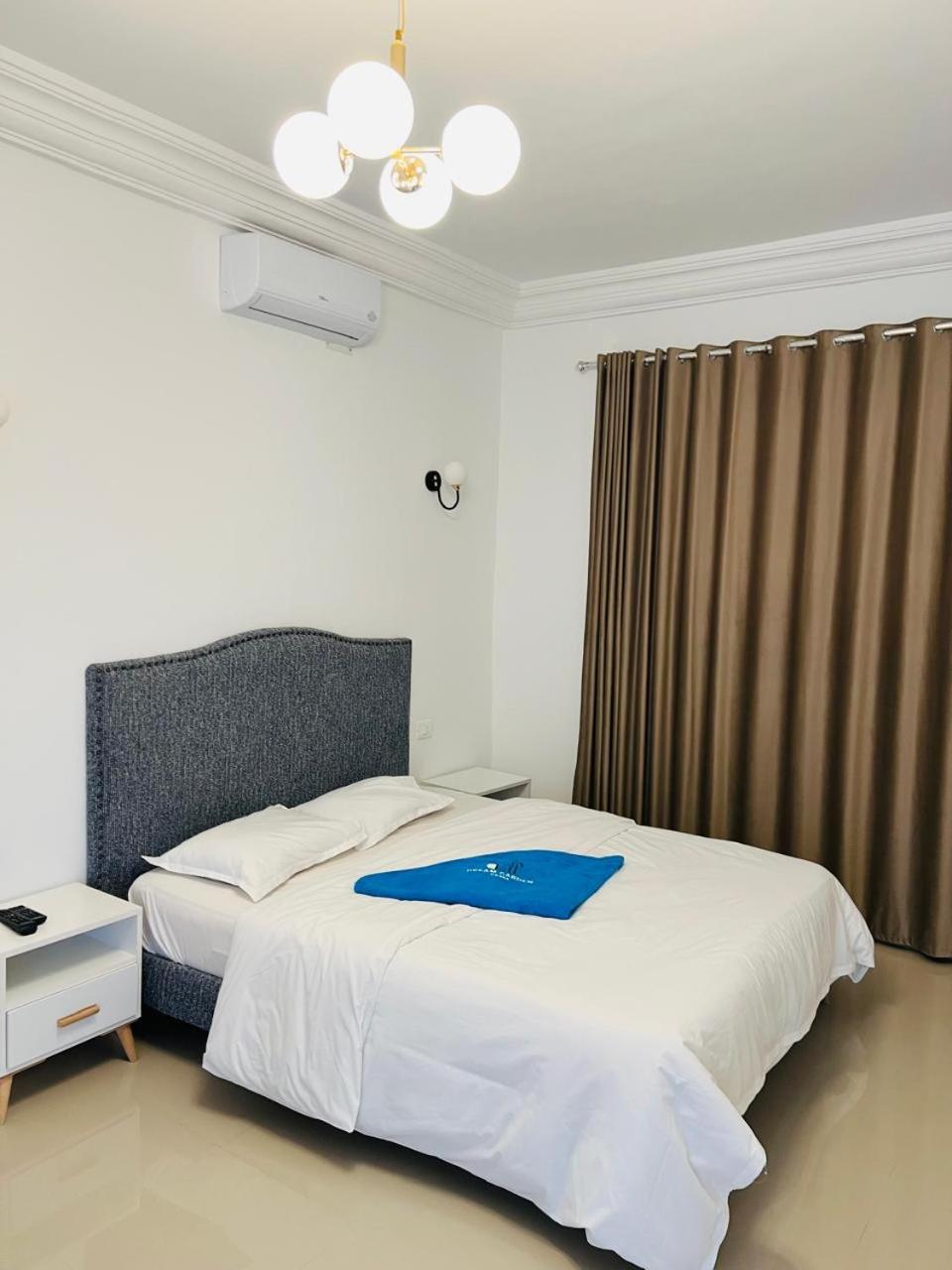 Three-Bedroom Apartment with Balcony photo 2