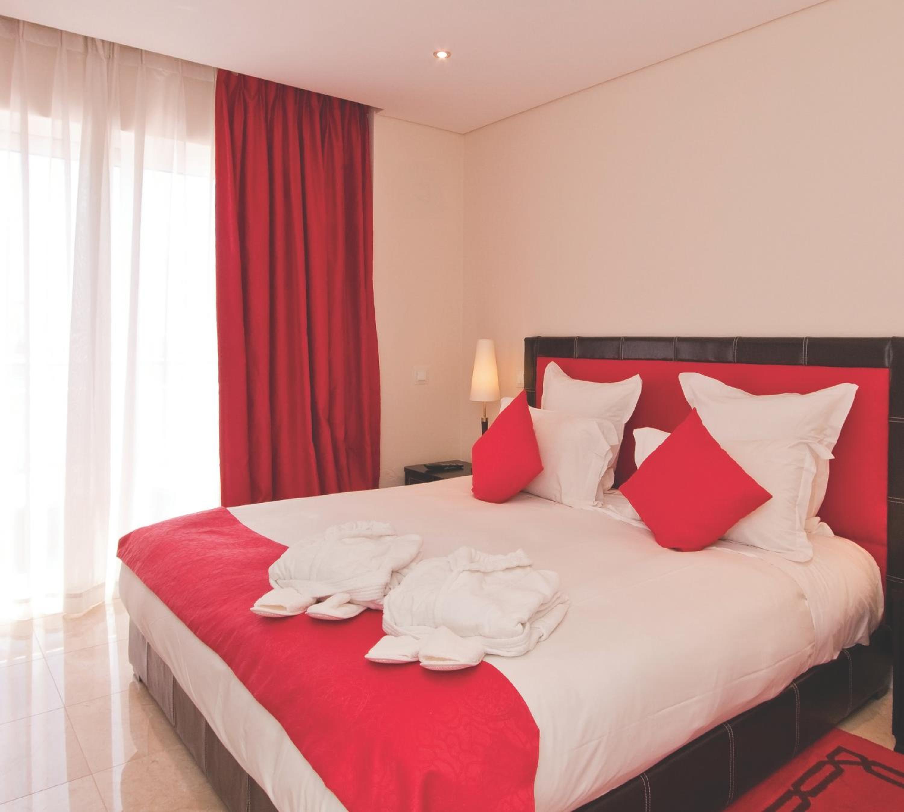 Luxury One-Bedroom Suite - Photo 5