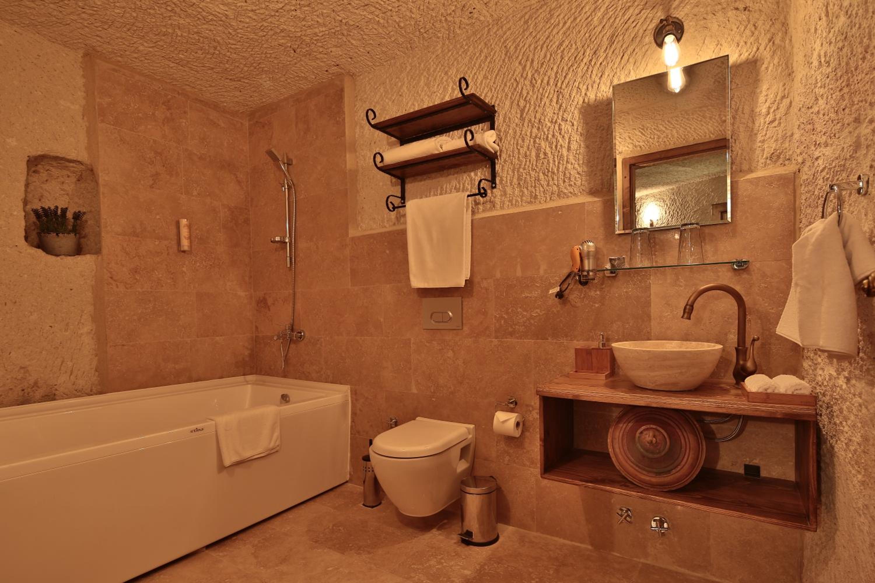 Cave Suite - Photo 13