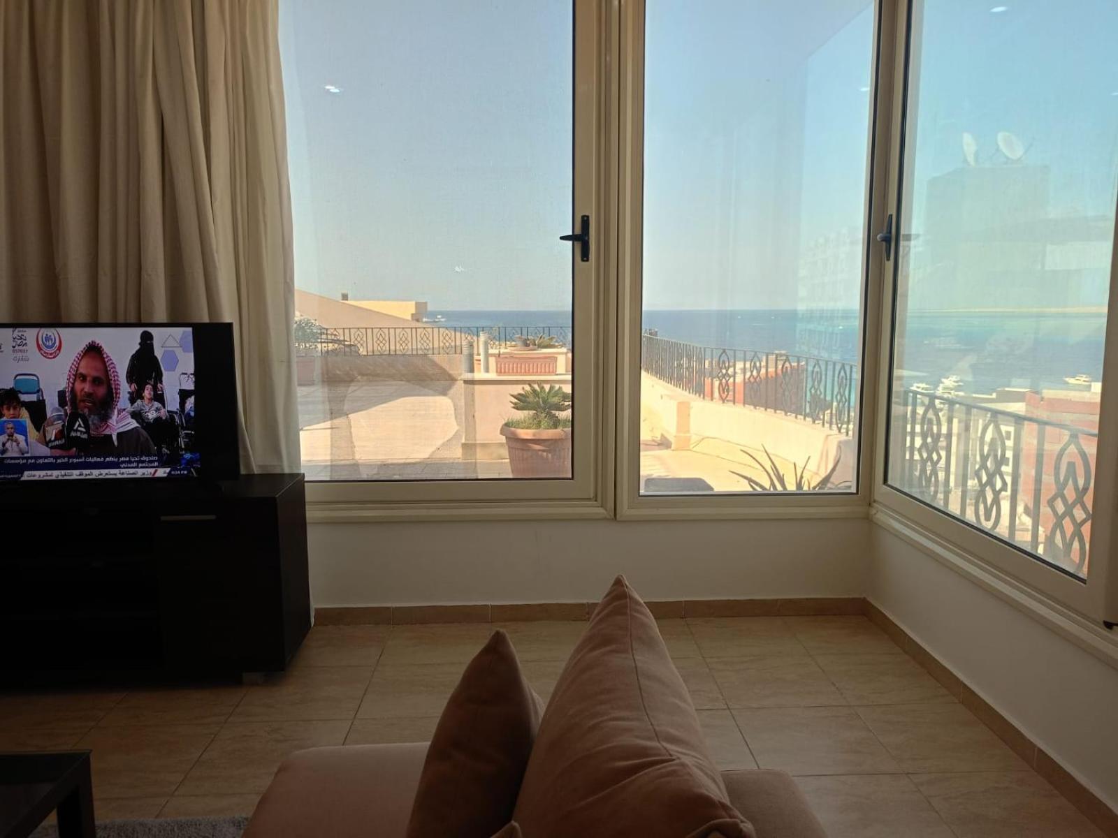 Two-Bedroom Apartment with Terrace and Sea View photo 3