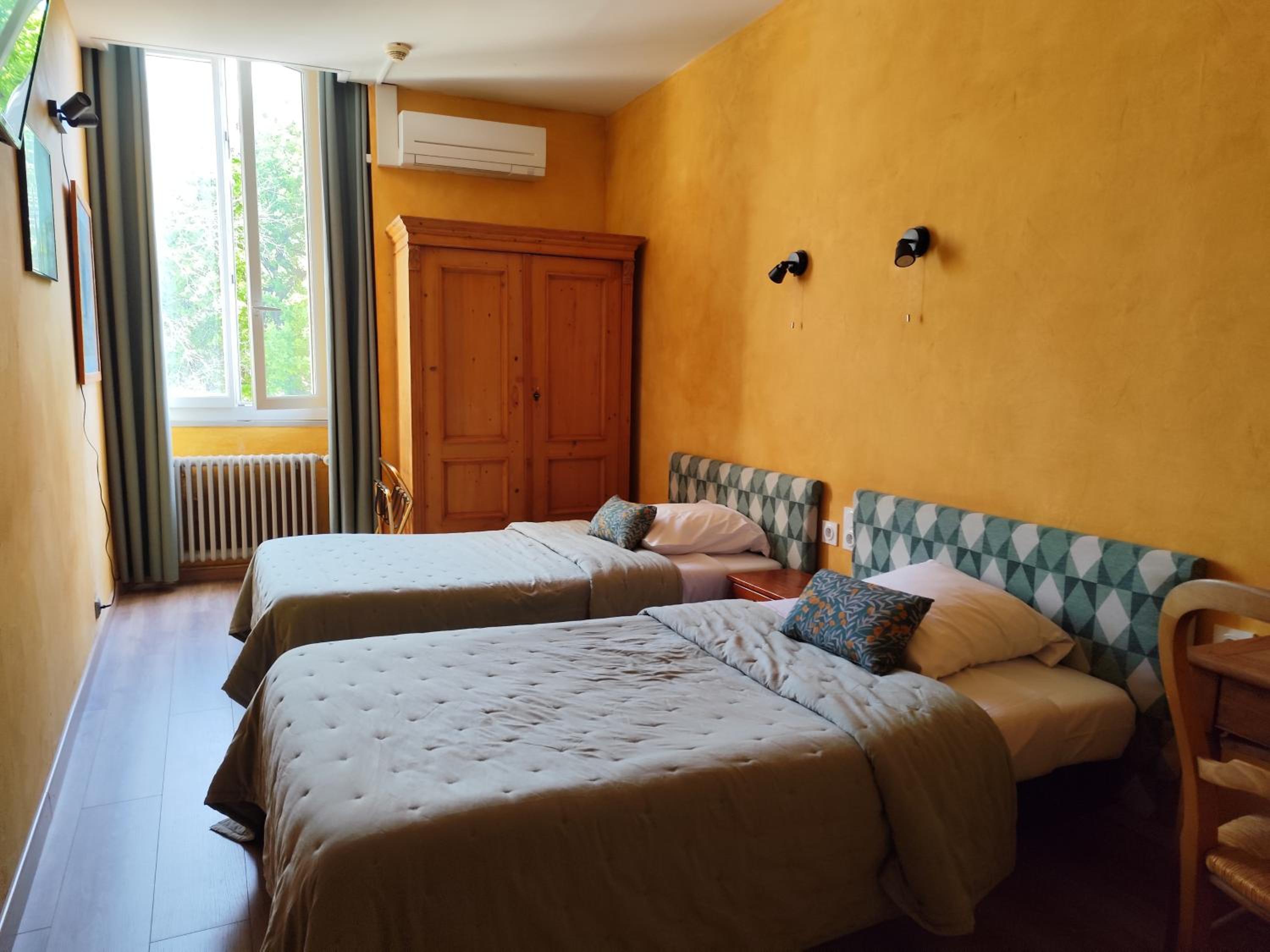 Standard Twin Room photo 2