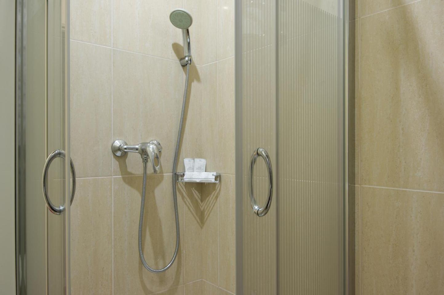 Double or Twin Room - Photo 2