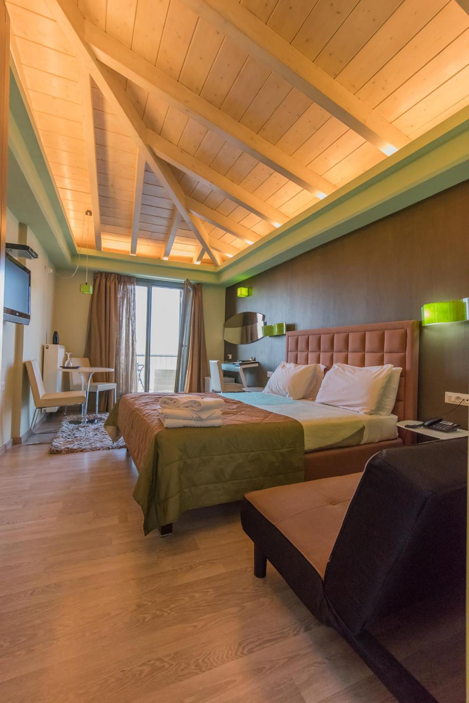 Deluxe Double Room with Sea View - Photo 12
