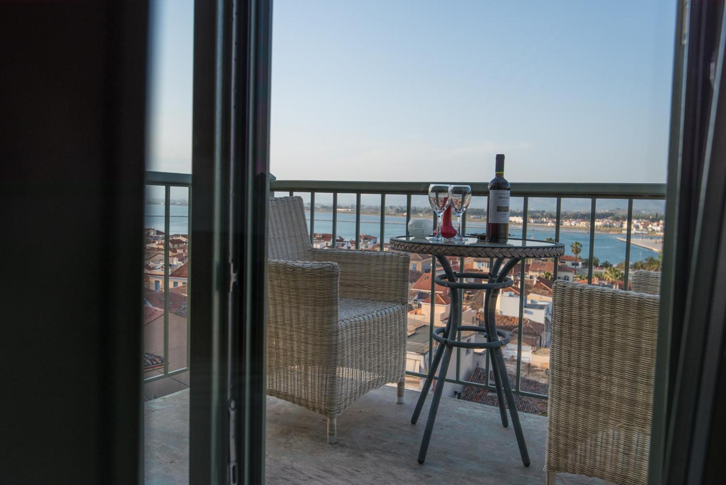 Deluxe Double Room with Sea View - Photo 13