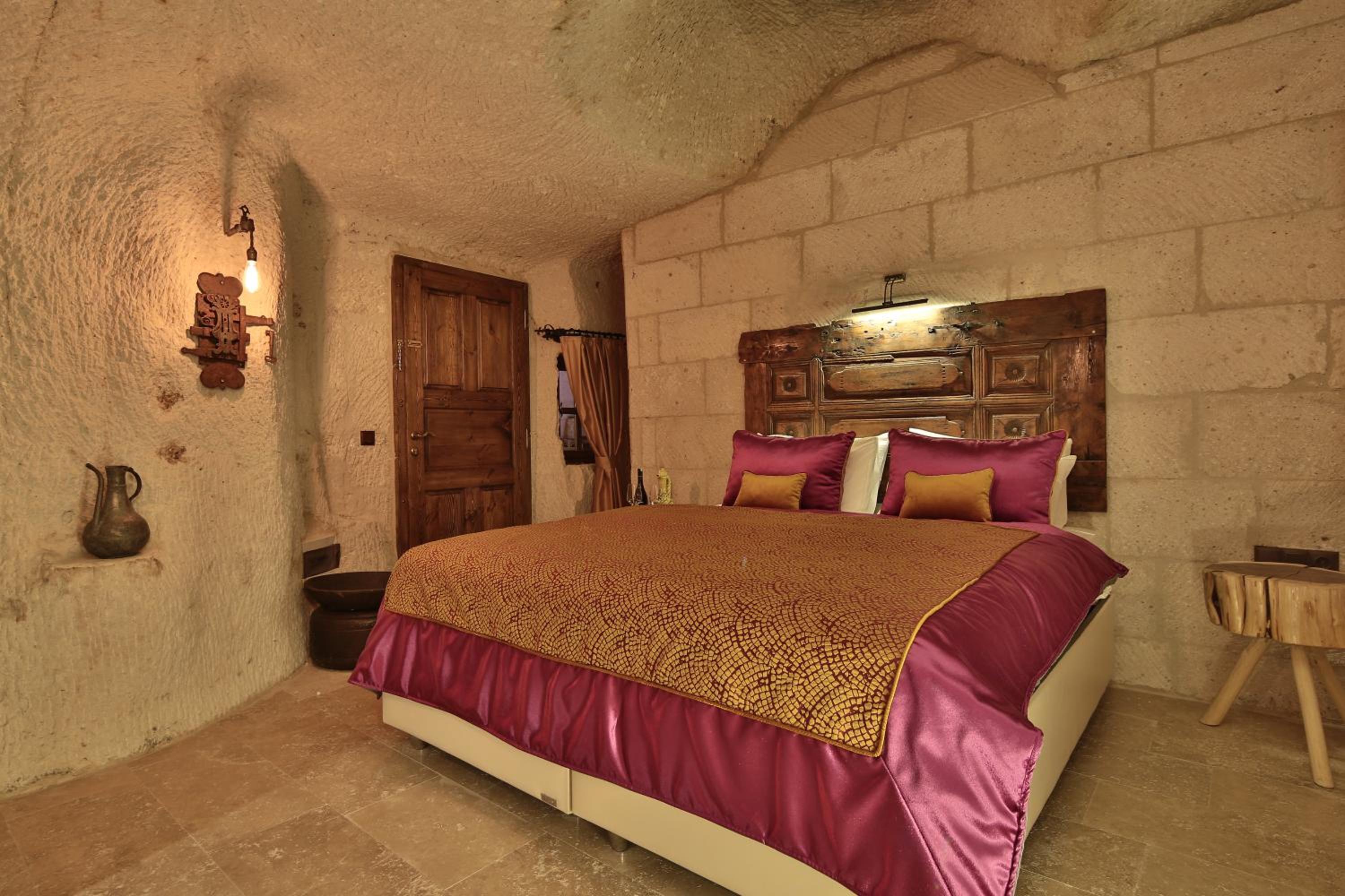 Premier Cave Room - Photo 10