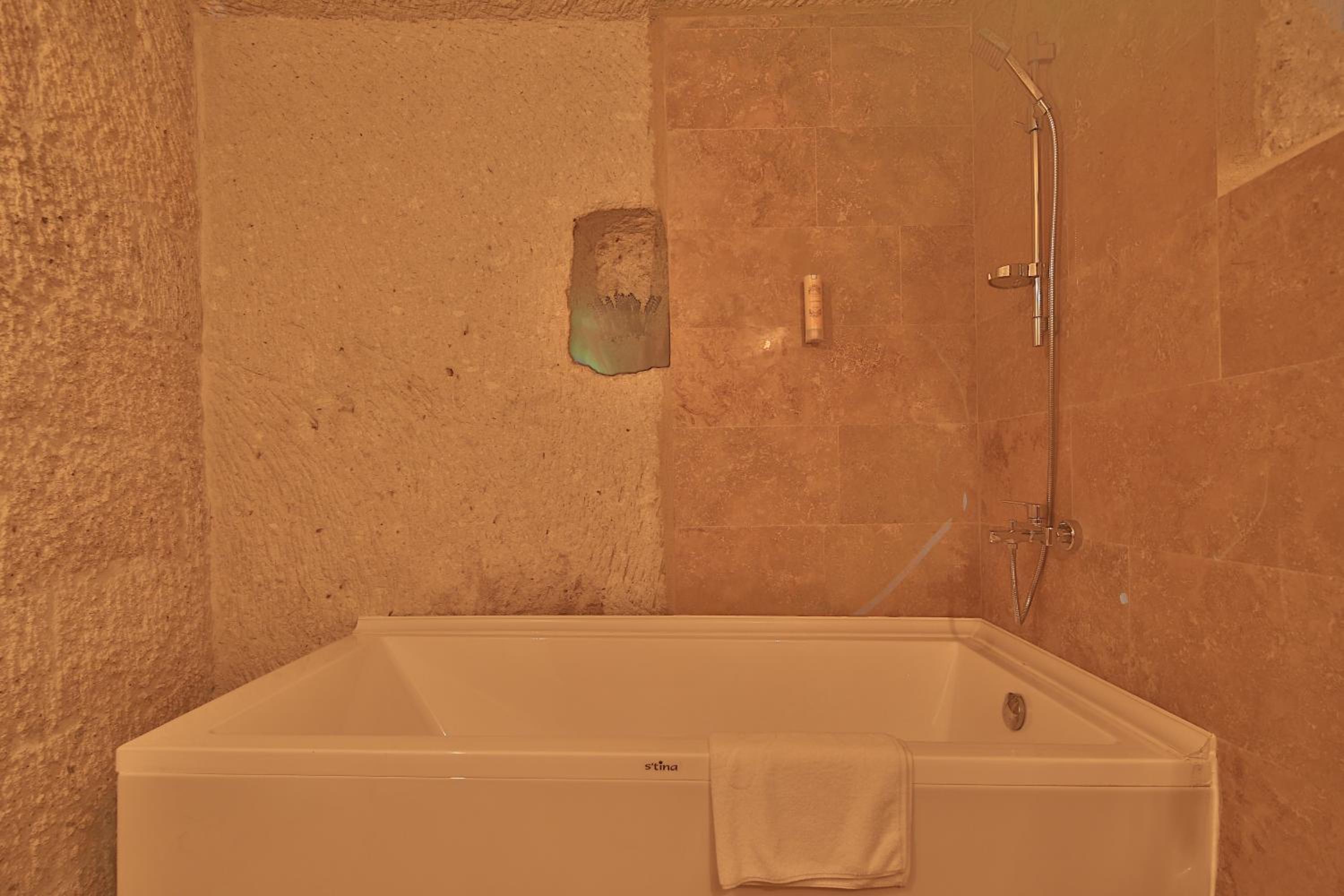 Cave Suite - Photo 11