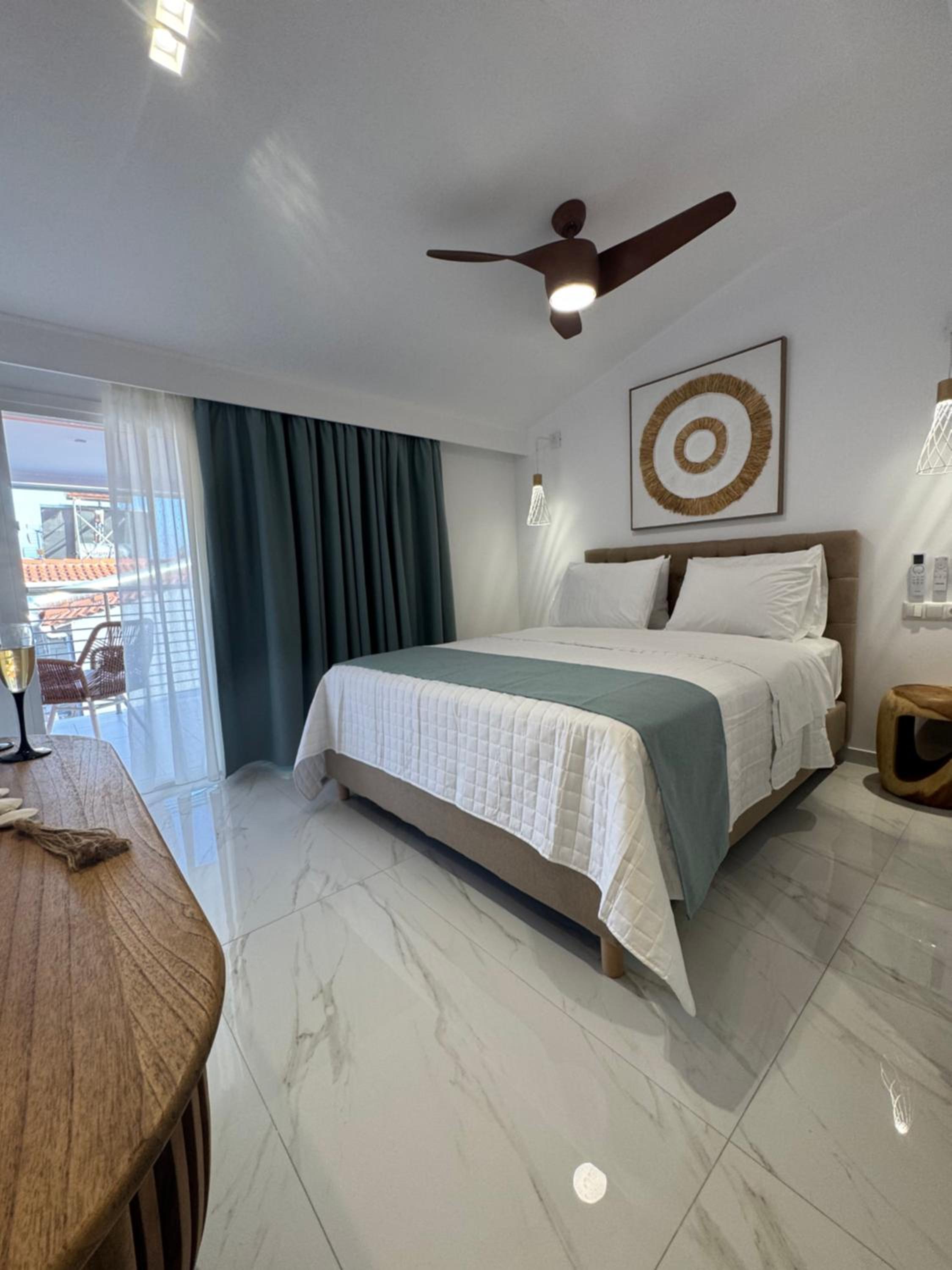Deluxe Double Room with Balcony photo 3