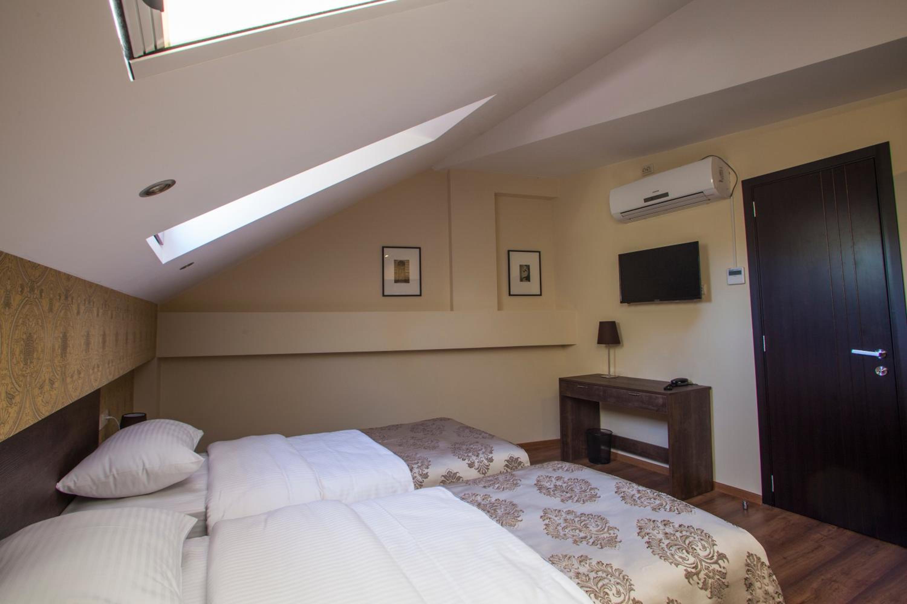 Standard Double or Twin Room - Photo 44