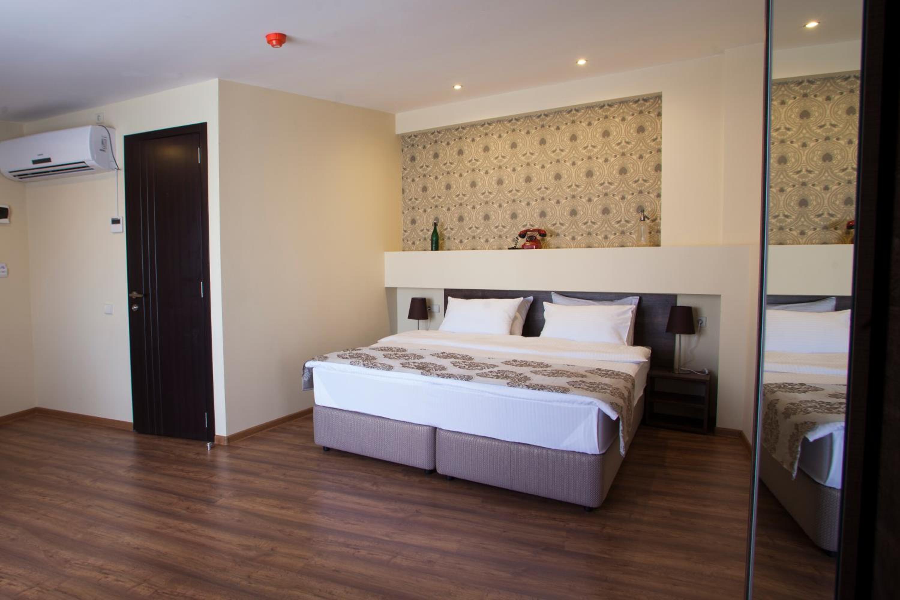Family Room with Terrace - Photo 5