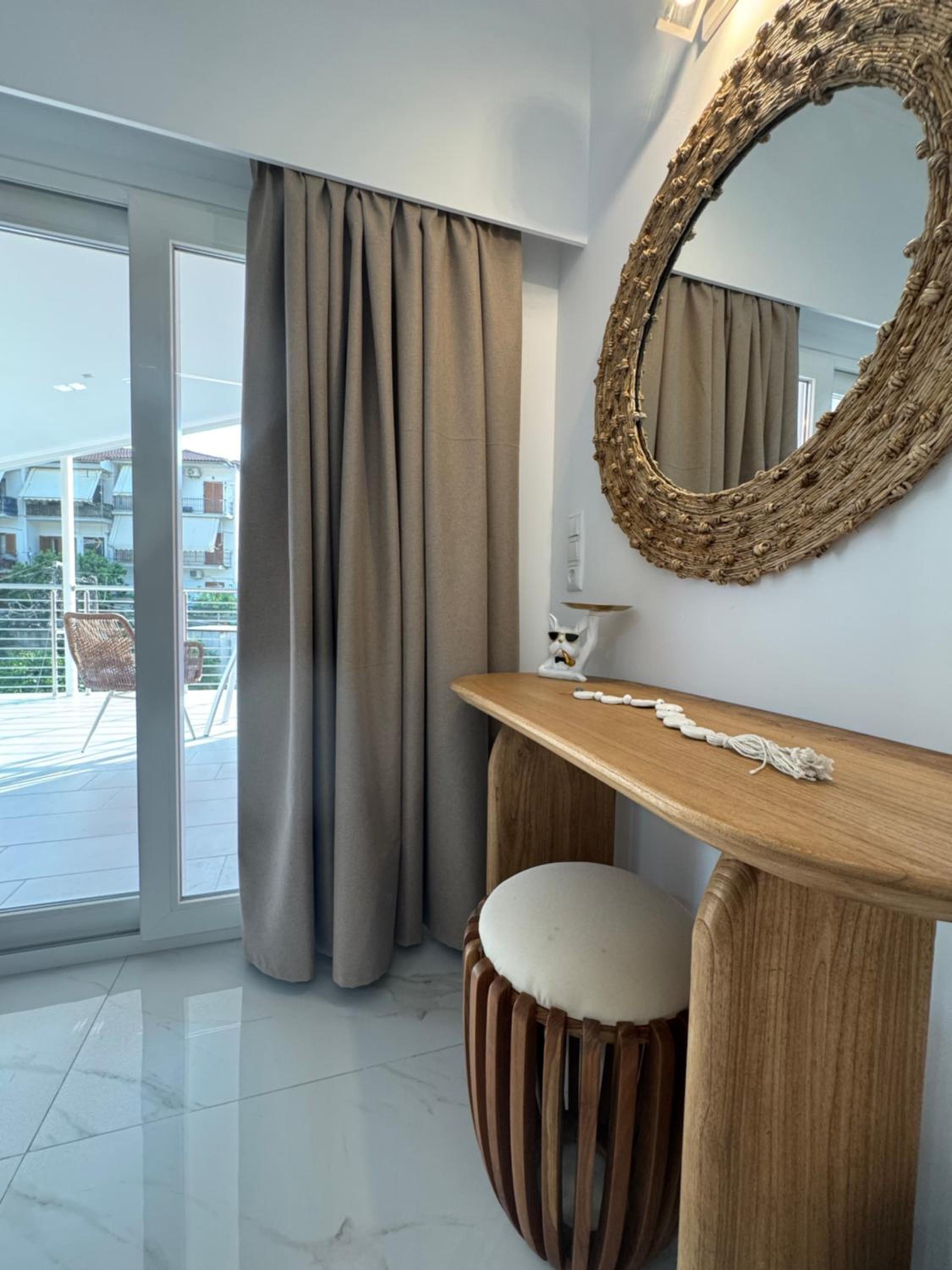 Deluxe Double Room with Balcony photo 2
