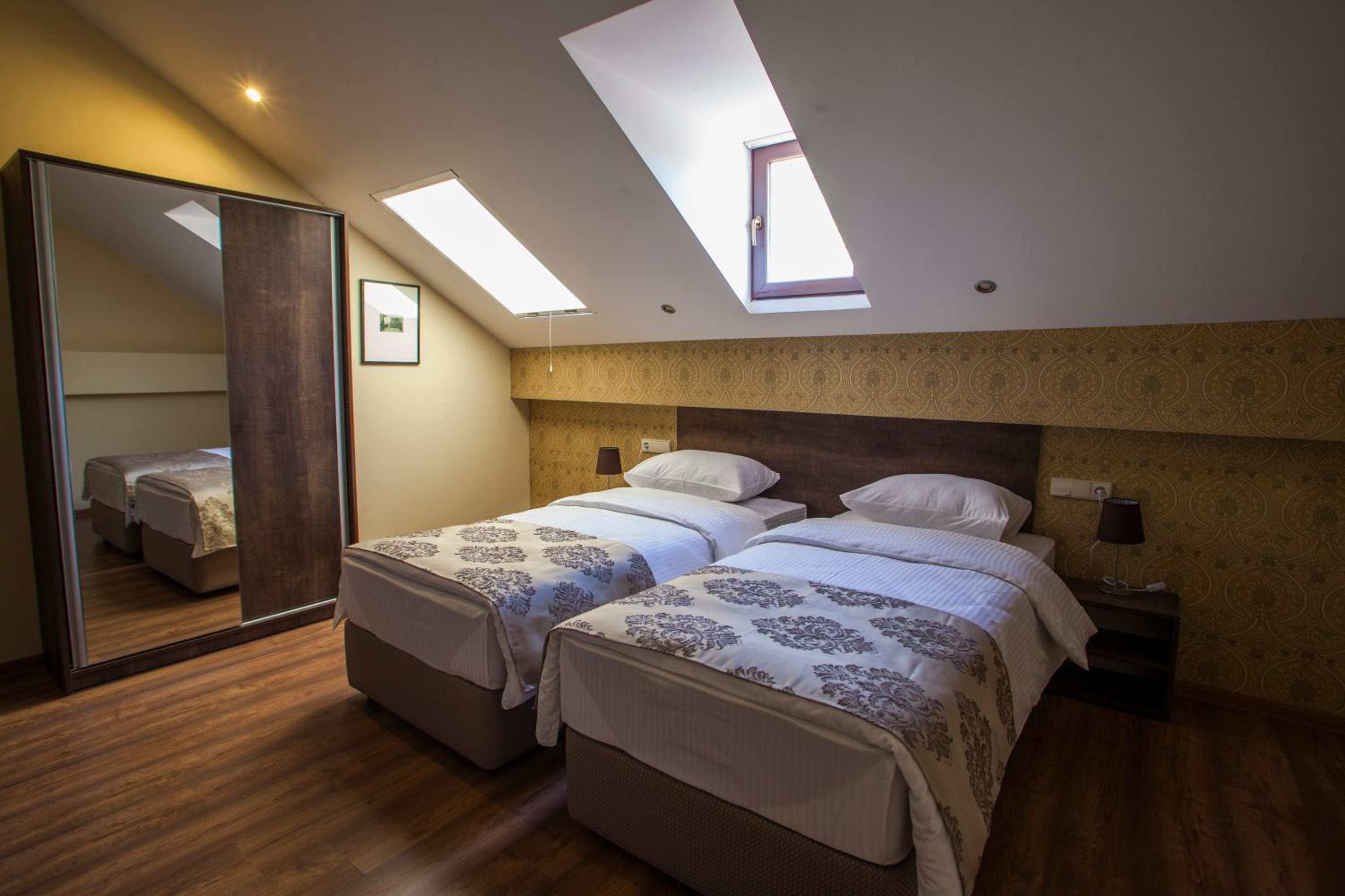 Standard Double or Twin Room - Photo 47