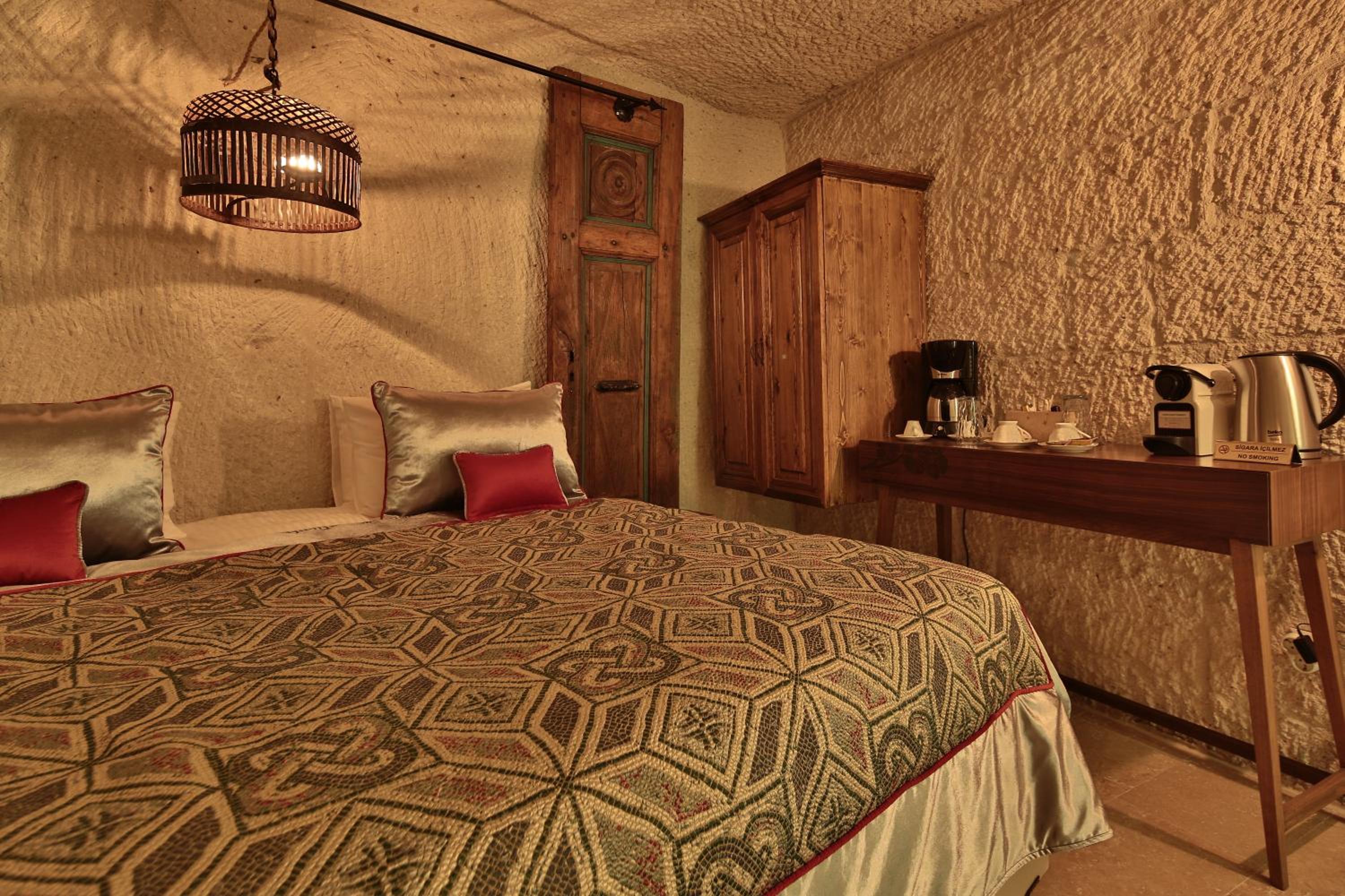Deluxe King Suite - Photo 1
